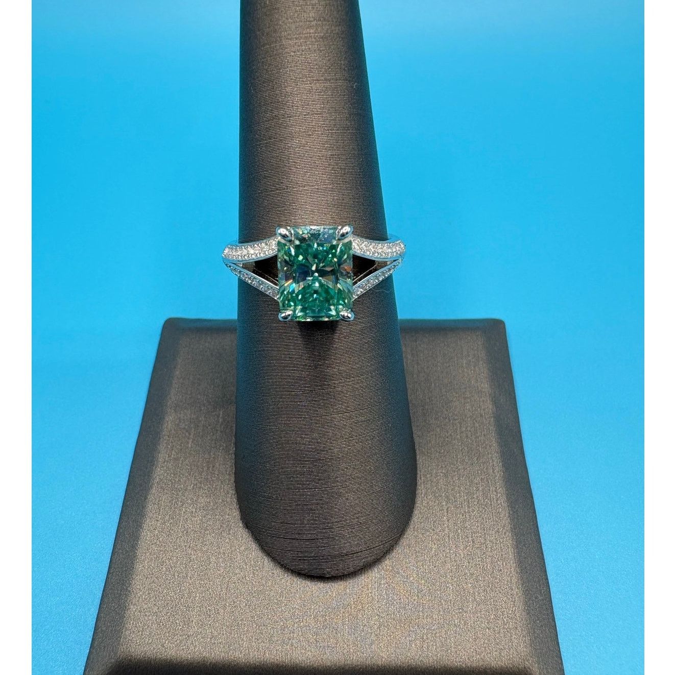 Jewelry Sz 7 - 3CTW Aquamarine Emerald Cut Moissanite, AU750 Size ONE SIZE - 2 Thumbnail
