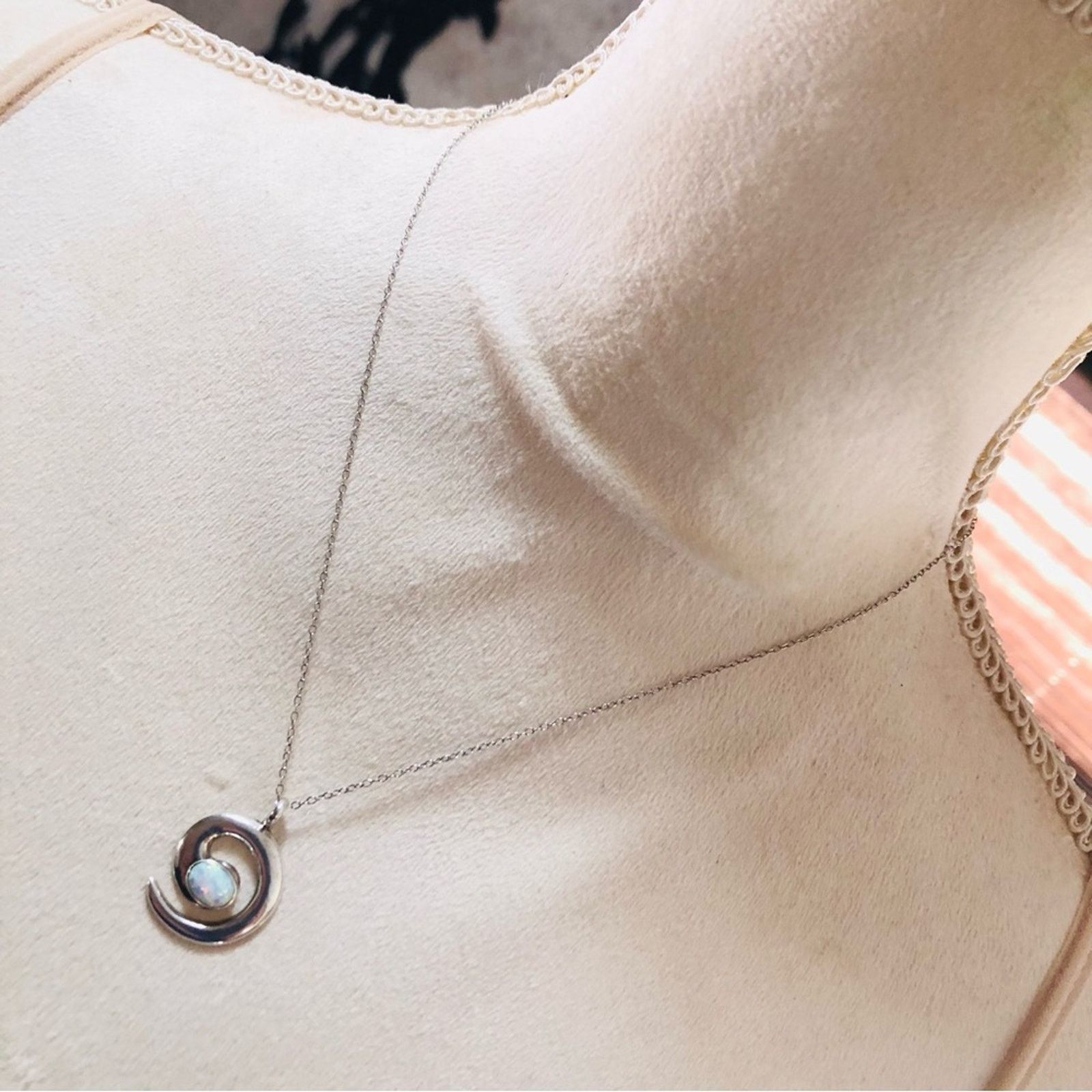 Vintage Vintage Lowell Draper Navajo sterling opal pendant on chain Size ONE SIZE - 2 Thumbnail