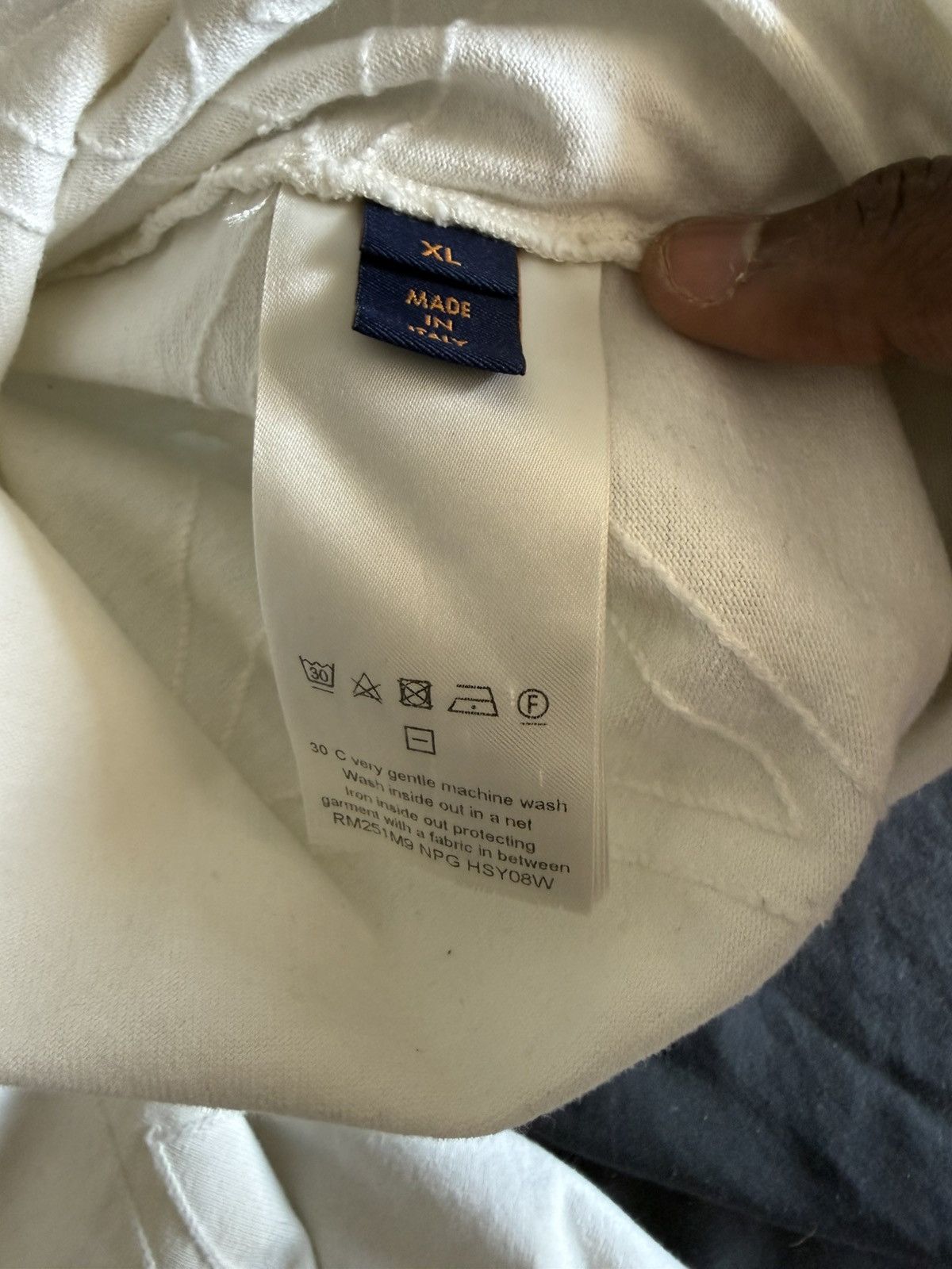 Louis Vuitton louis vuitton embroidered white tshirt Size US XL / EU 56 / 4 - 3 Thumbnail
