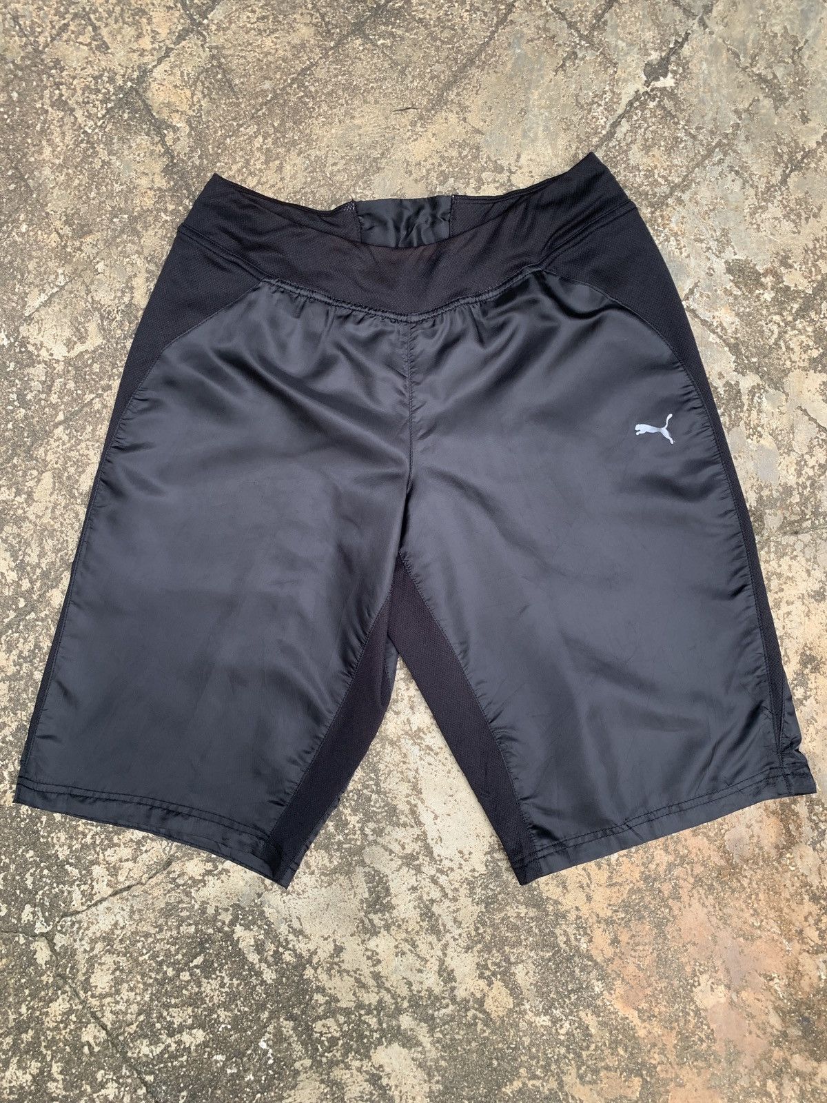 Puma Puma Training and Running Hologram Graphic Logo Shorts Size 27" / US 4 / IT 40 - 1 Thumbnail