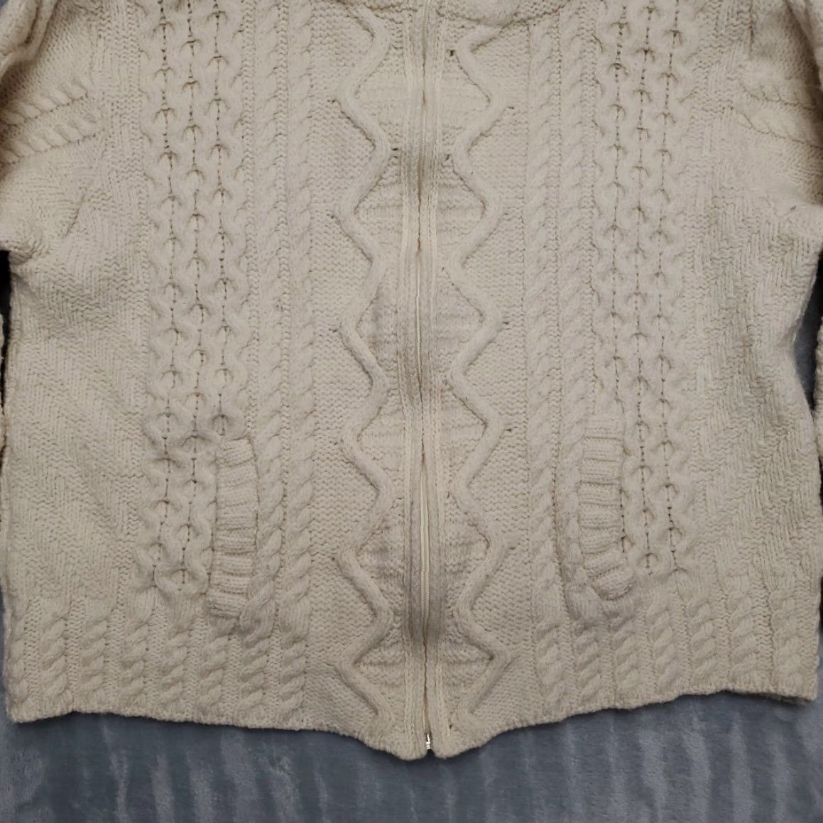 Vintage VINTAGE Aran Crafts Sweater Cardigan Large White Wool Cable Knit Full Zip Women L Size L / US 10 / IT 46 - 2 Thumbnail