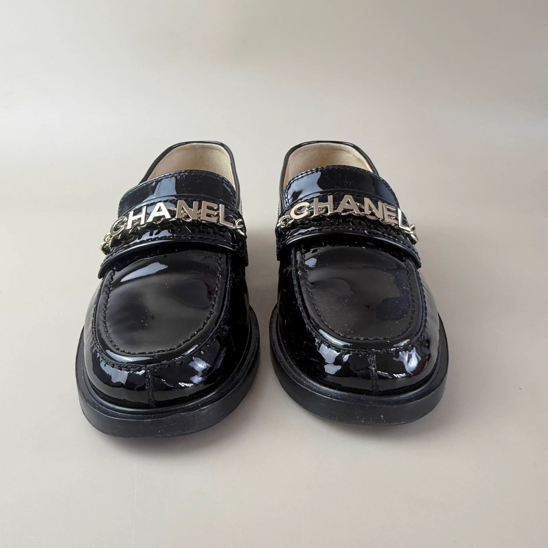 Chanel CHANEL Chain Logo Black & Gold Loafer 36 Size US 5 / IT 35 - 2 Thumbnail