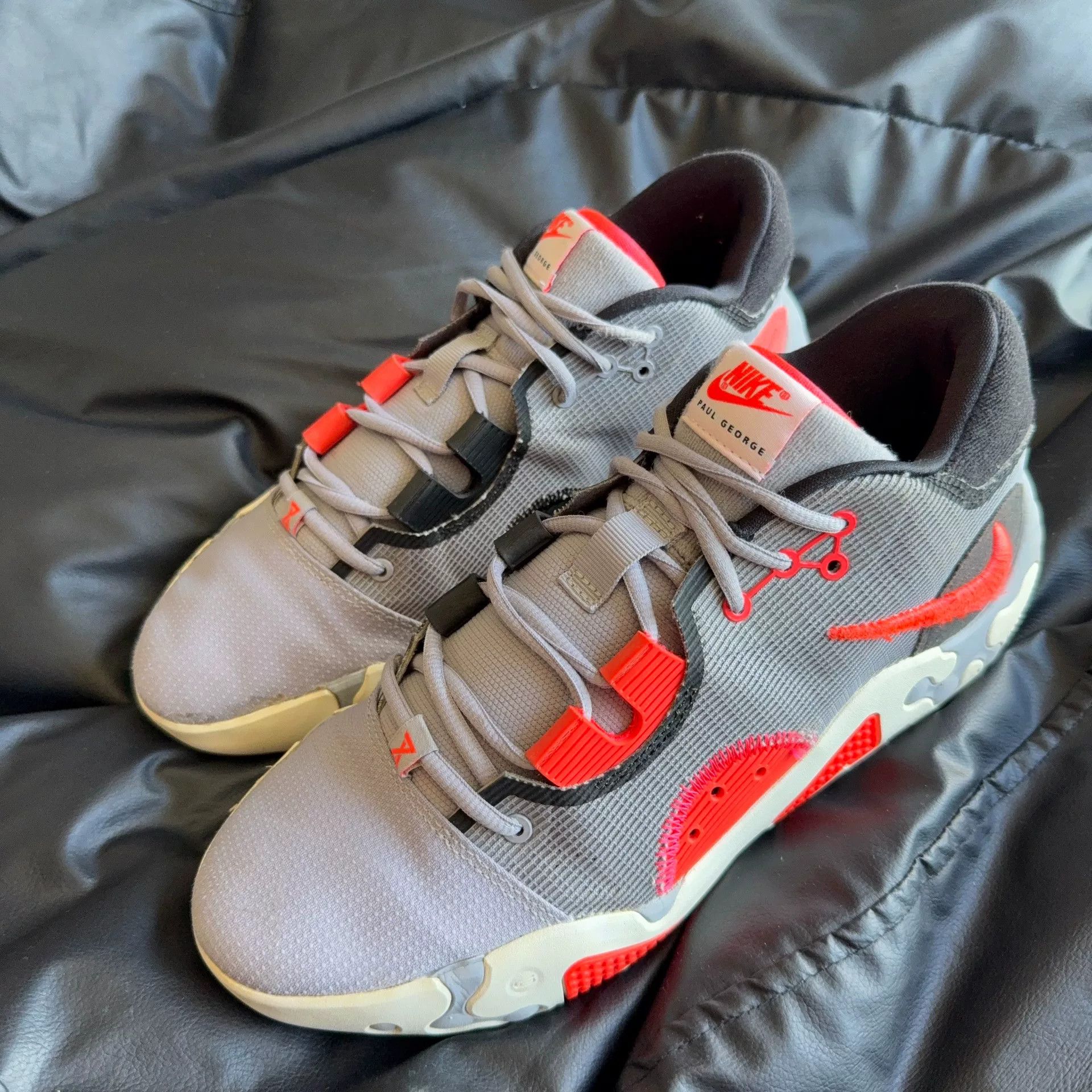Nike Nike Red Lowtop Sneakers 44.5 Men Size US 11 / EU 44 - 1 Thumbnail