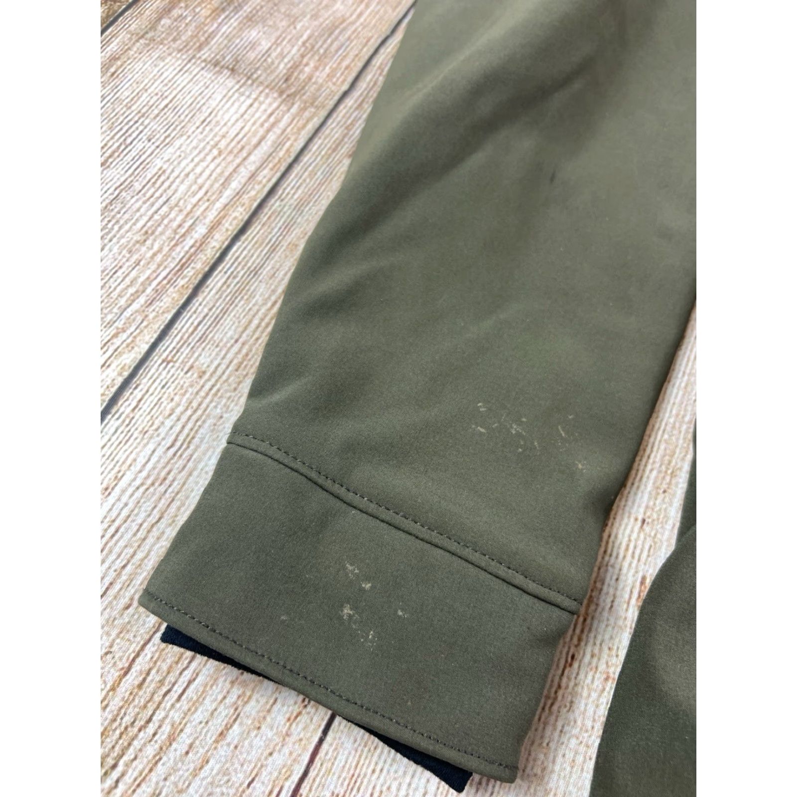 Mountain Hardwear VINTAGE Mountain Hardwear Jacket Mens Softshell Windbreaker Green M Full Zip Pockets Embroidered Logo Nylon Polyester Outdoor Shell/Classic Theme Size US M / EU 48-50 / 2 - 5 Thumbnail