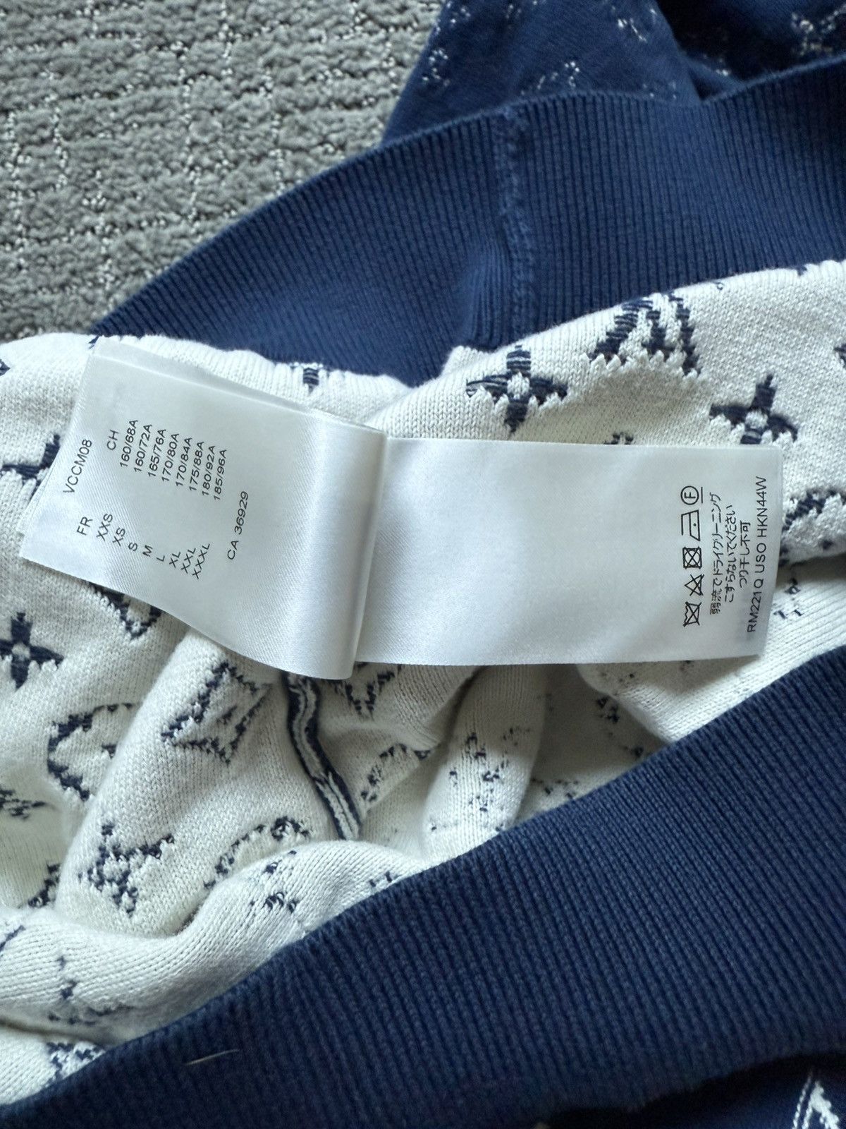 Louis Vuitton MONOGRAM KNIT CREWNECK SWEATSHIRT Size US S / EU 44-46 / 1 - 7 Thumbnail
