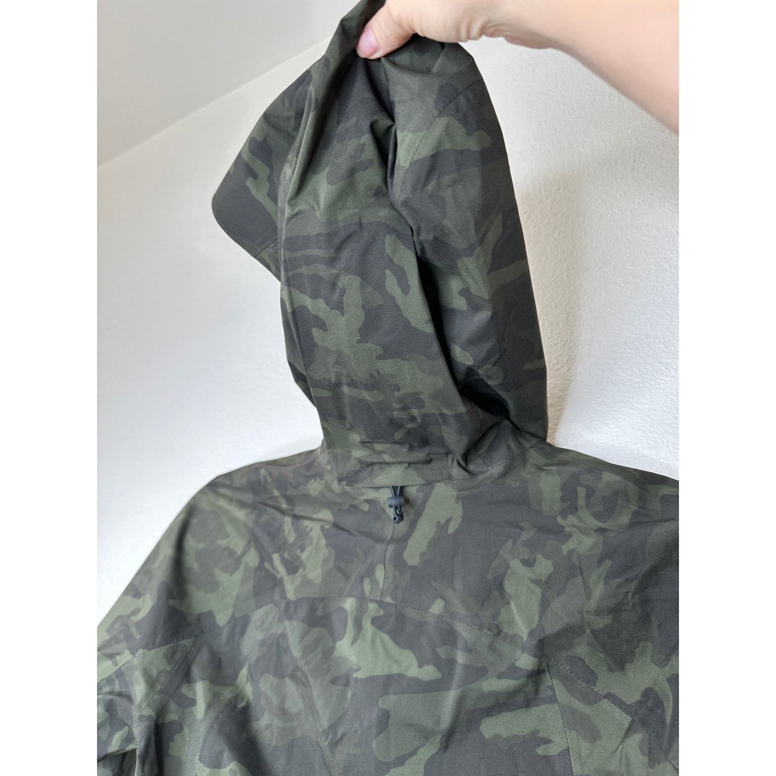 Lululemon Lululemon Olive Green & Black Camo Front Zip Hooded Jacket 2 Size XS / US 0-2 / IT 36-38 - 5 Thumbnail