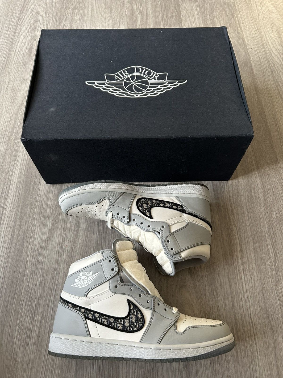 Dior × Jordan Brand Dior x Air Jordan Retro 1 High Size 8.5 Size US 8.5 / EU 41-42 - 1 Thumbnail