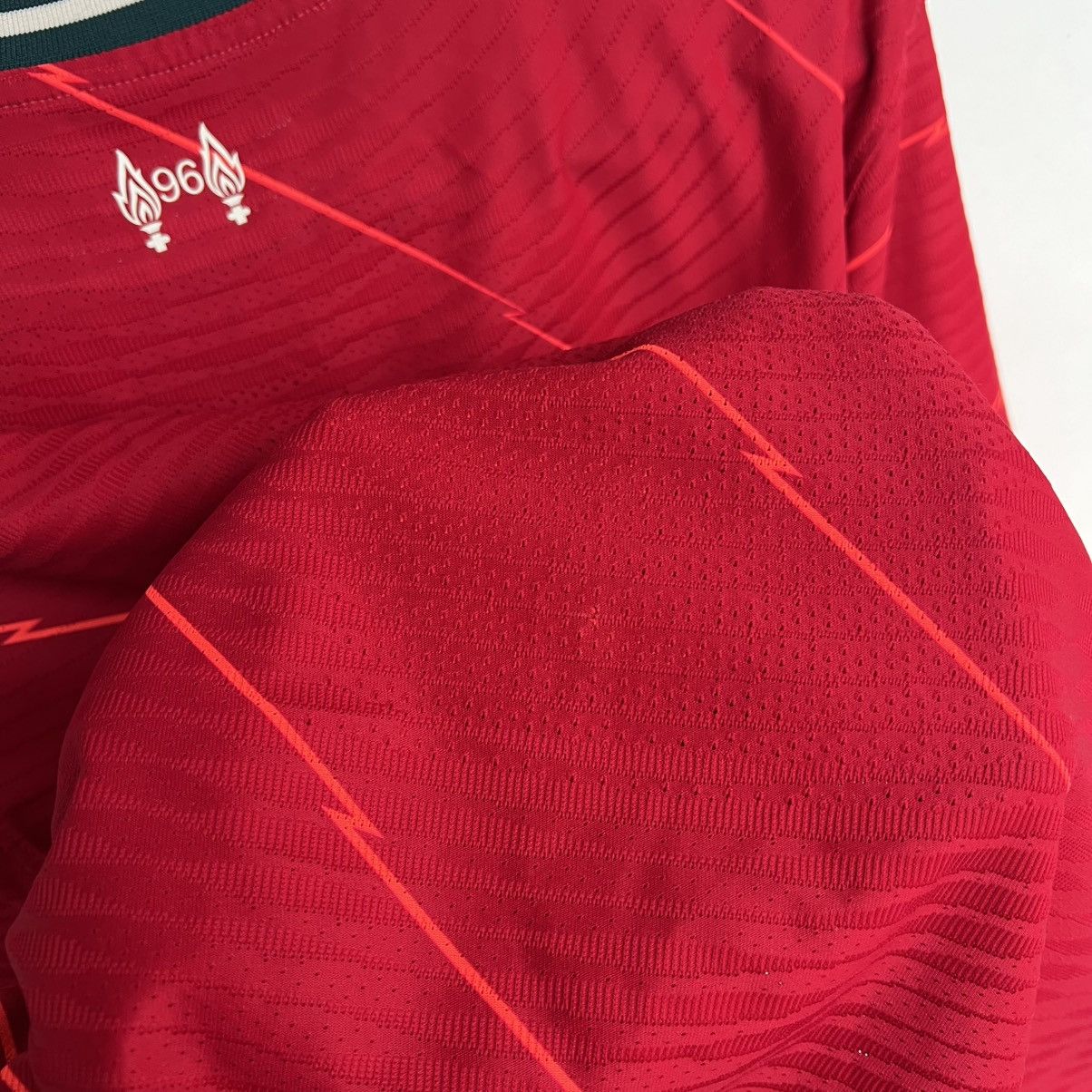 Nike Liverpool 2021 2022 Nike Home Football Shirt Jersey Size US XL / EU 56 / 4 - 11 Thumbnail