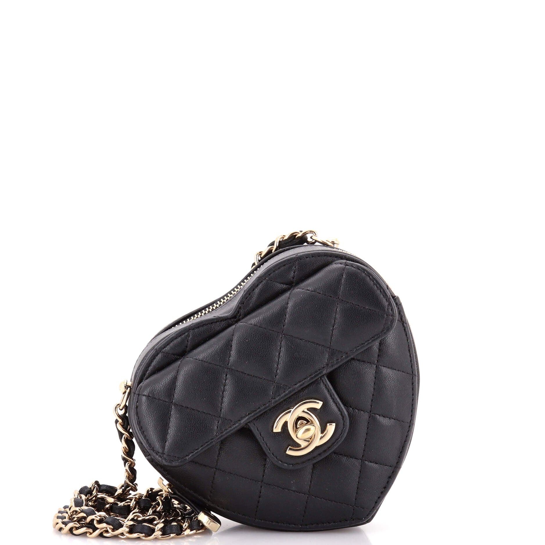 Chanel CC in Love Heart Clutch with Chain Size ONE SIZE - 1 Thumbnail