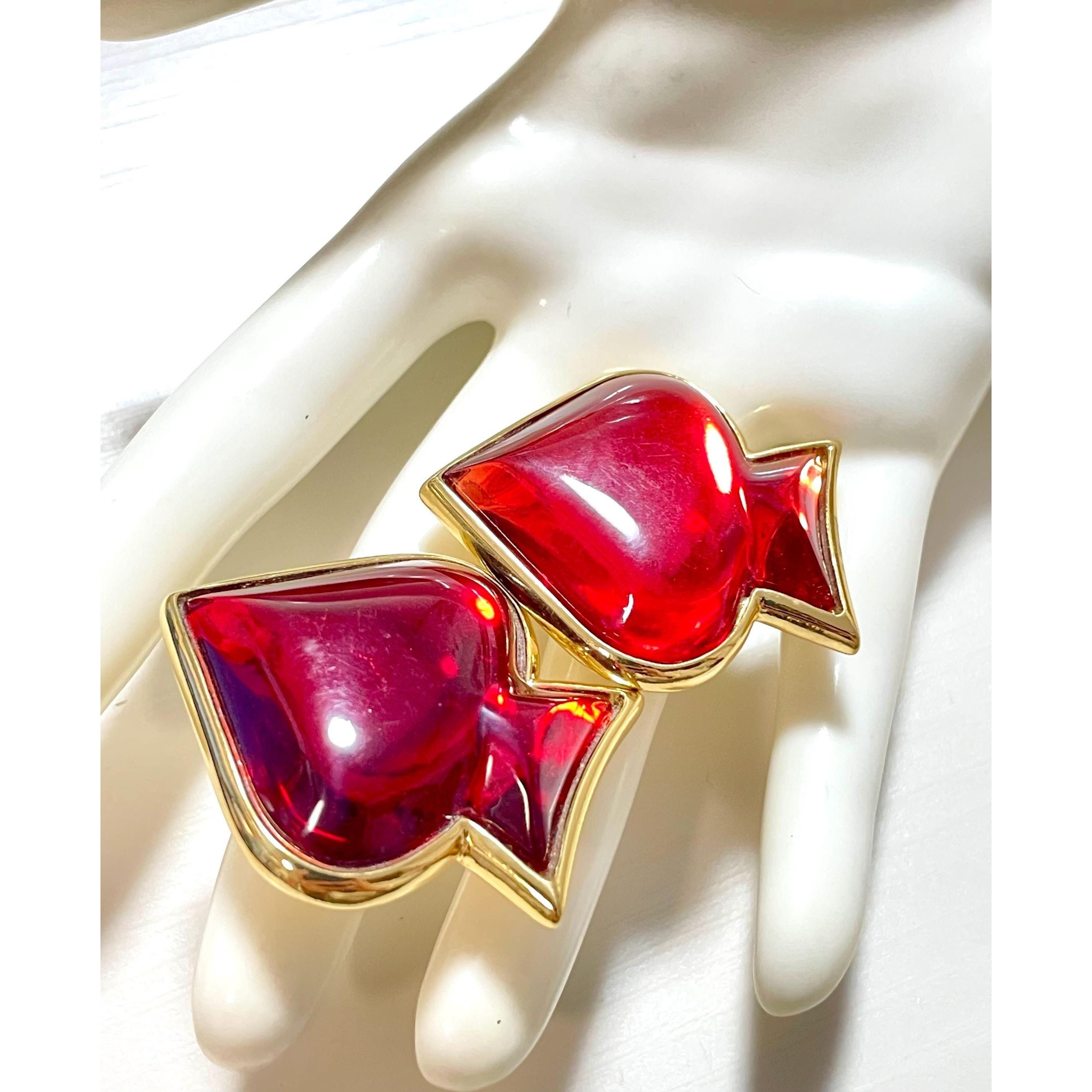 Yves Saint Laurent Vintage Yves Saint Laurent red gripoix stone spade earrings Size ONE SIZE - 1 Thumbnail