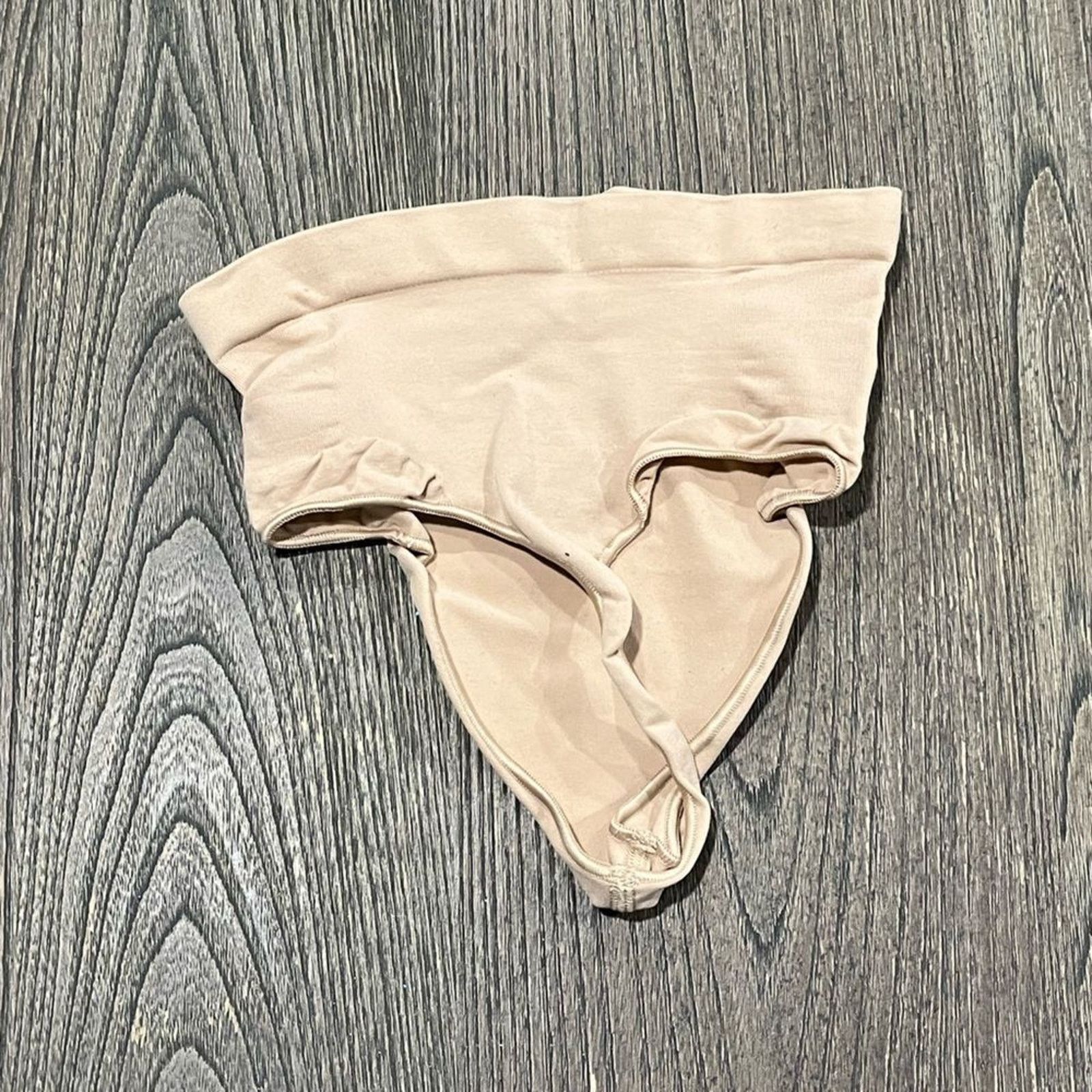 SKIMS NWOT Skims Seamless Sculpt Mid Waist Thong Shapewear Size S Size ONE SIZE - 3 Thumbnail