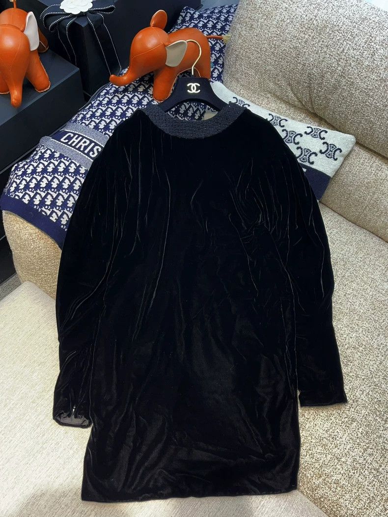 Chanel Chanel 20K Equestrian Series Black Gold Velvet Velvet Roun Size XS / US 0-2 / IT 36-38 - 1 Thumbnail