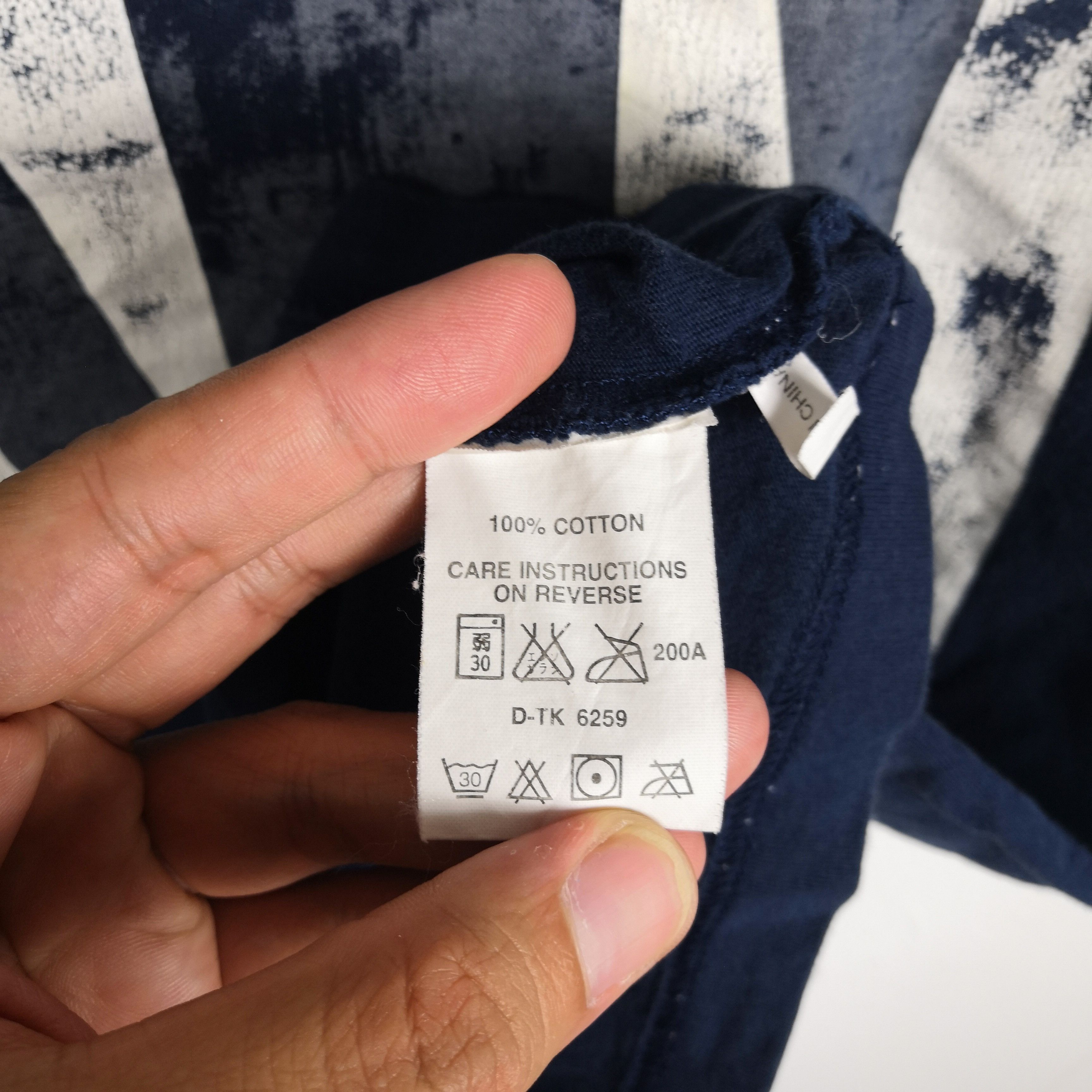 Vintage DKNY T-Shirt Big Spellout Donna Karan Crewneck Tees