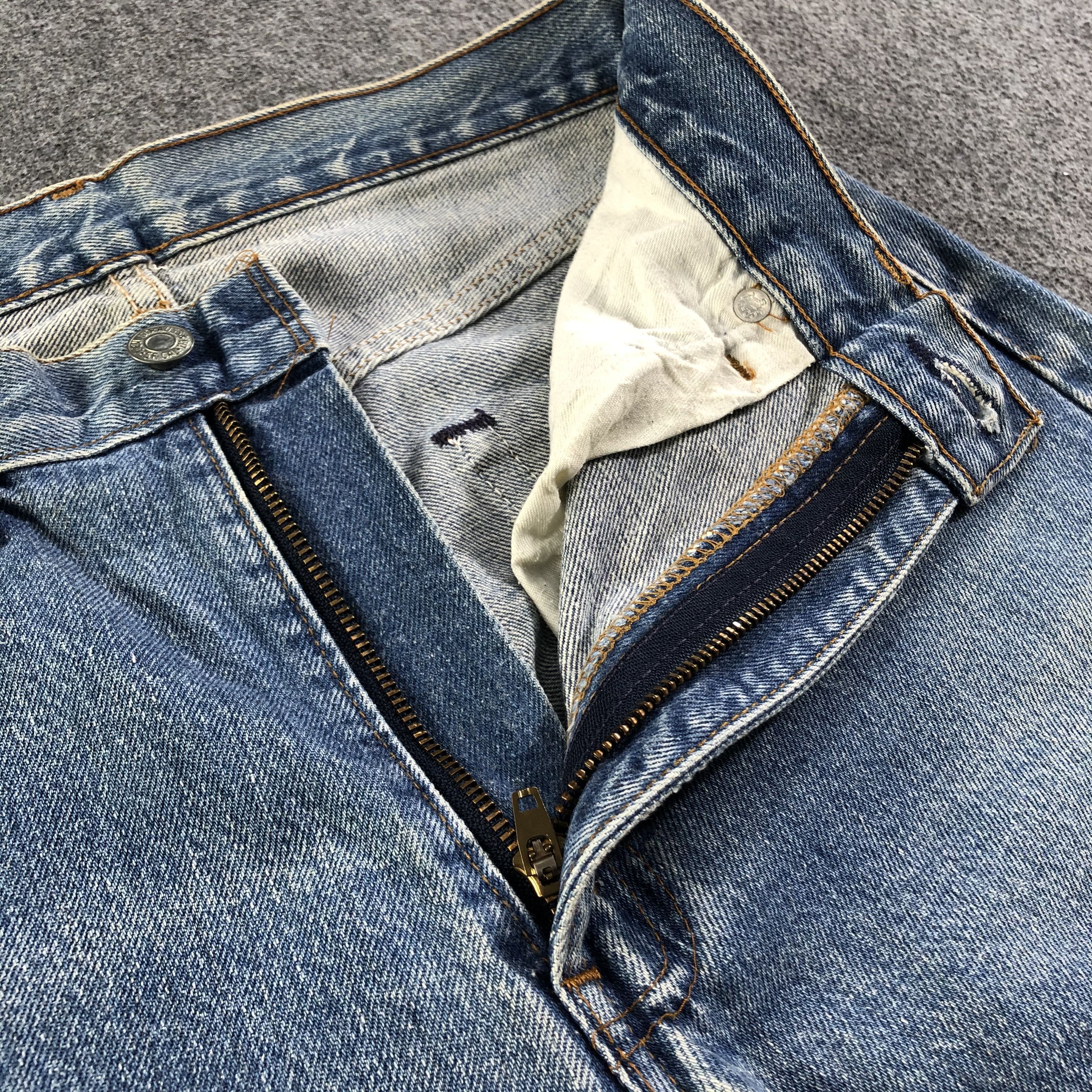Levi's Vintage Levis 505 Jeans Medium Wash Denim -J2748 Size US 30 / EU 46 - 7 Thumbnail