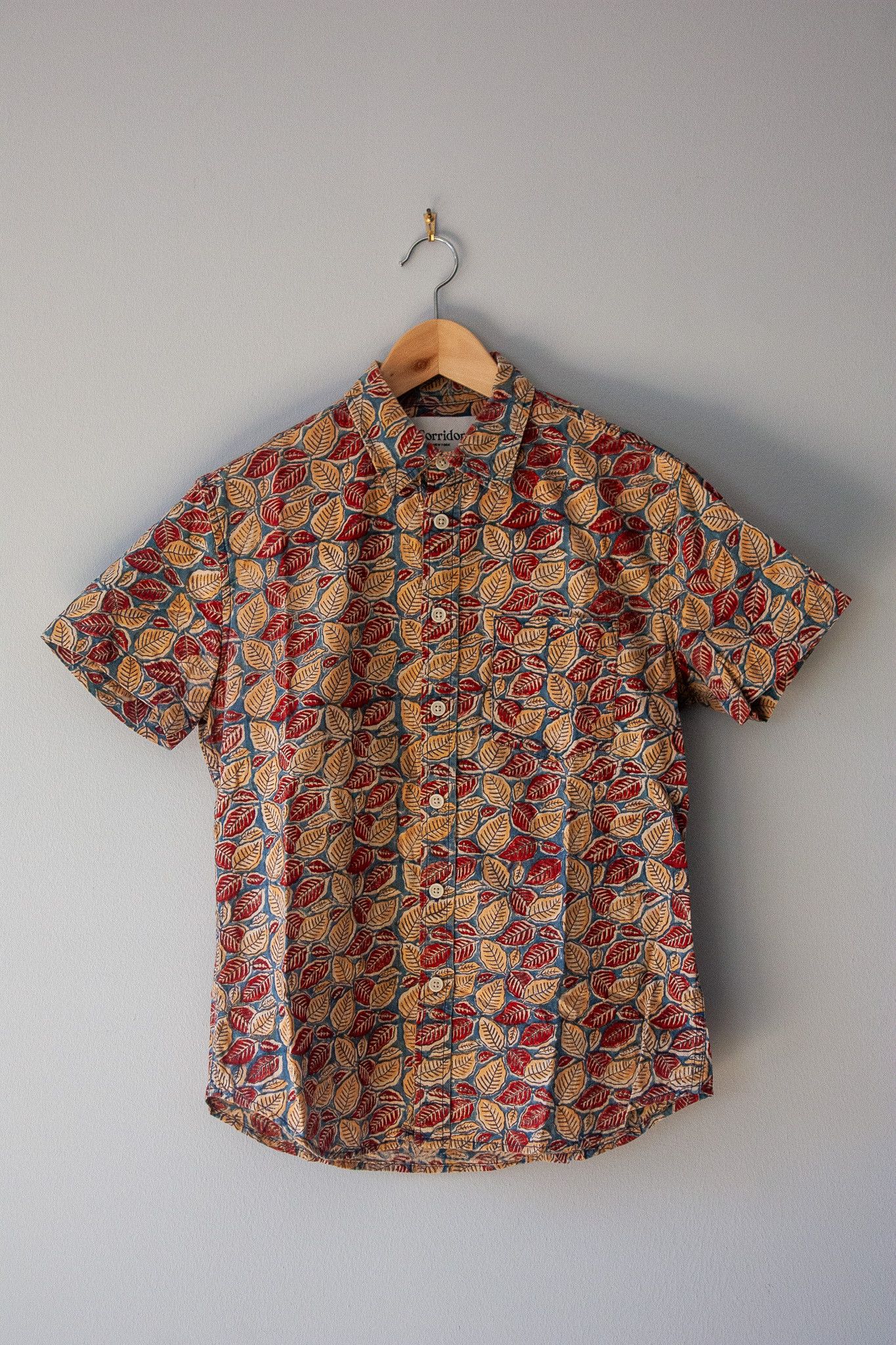 Corridor Leaf Print Short-Sleeved Summer Button Down (Fits Size S) Size US XS / EU 42 / 0 - 1 Thumbnail