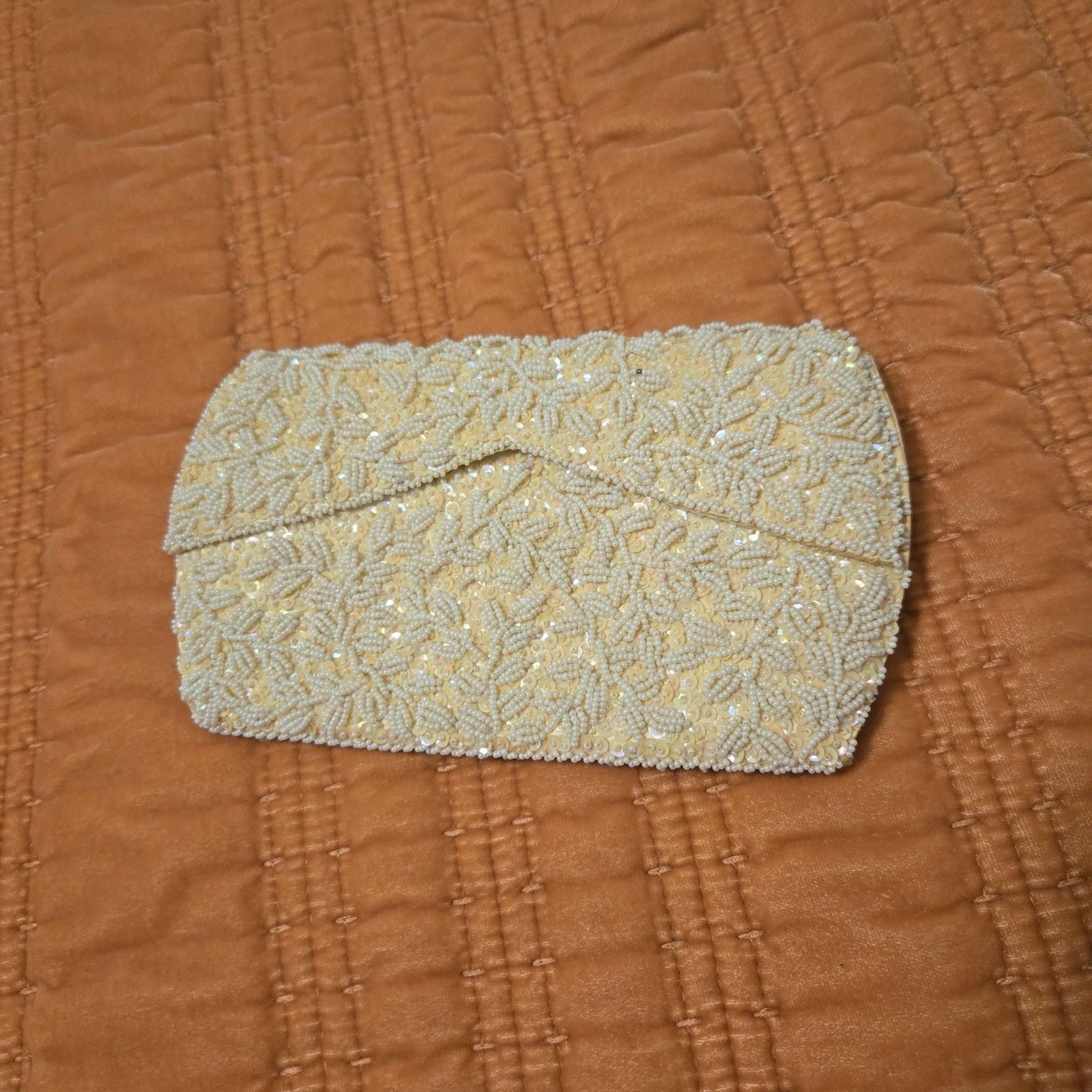 Nique Vintage White Beaded and Silk Clutch Size ONE SIZE - 2 Thumbnail