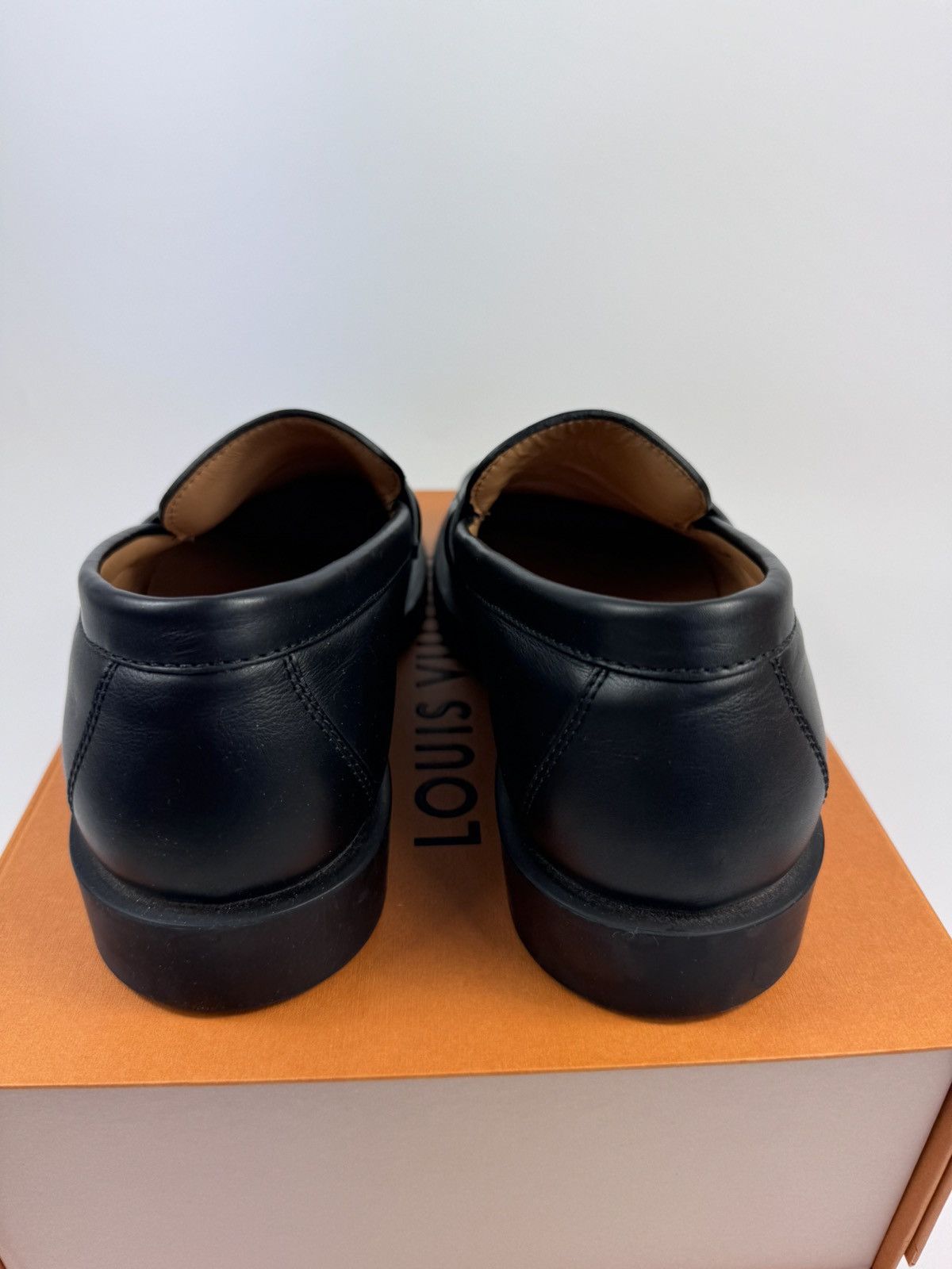 Louis Vuitton LOGO LEATHER LOAFERS Size US 9 / EU 42 - 4 Thumbnail