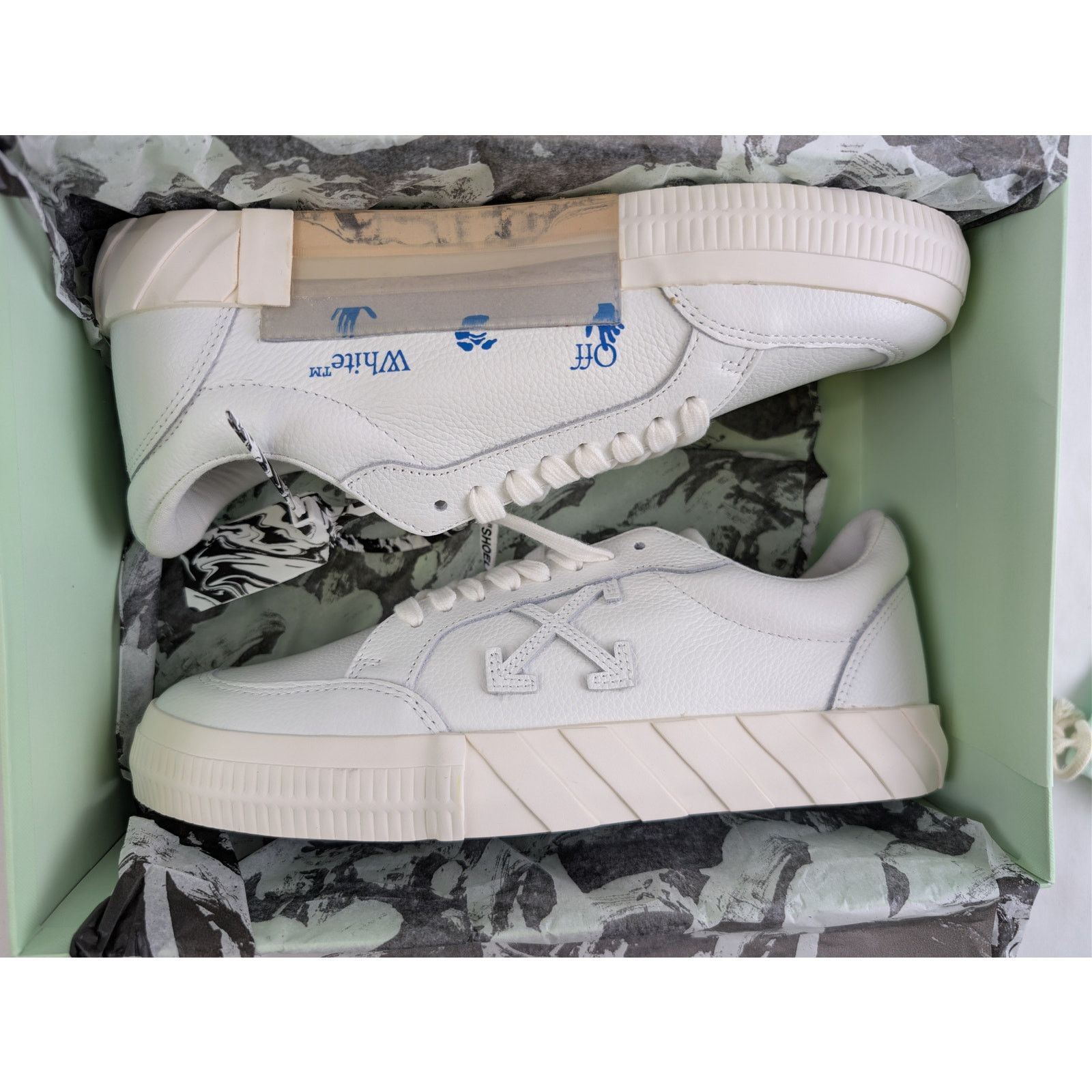 o1rshd1 Low Vulcanized Leather Sneakers in White