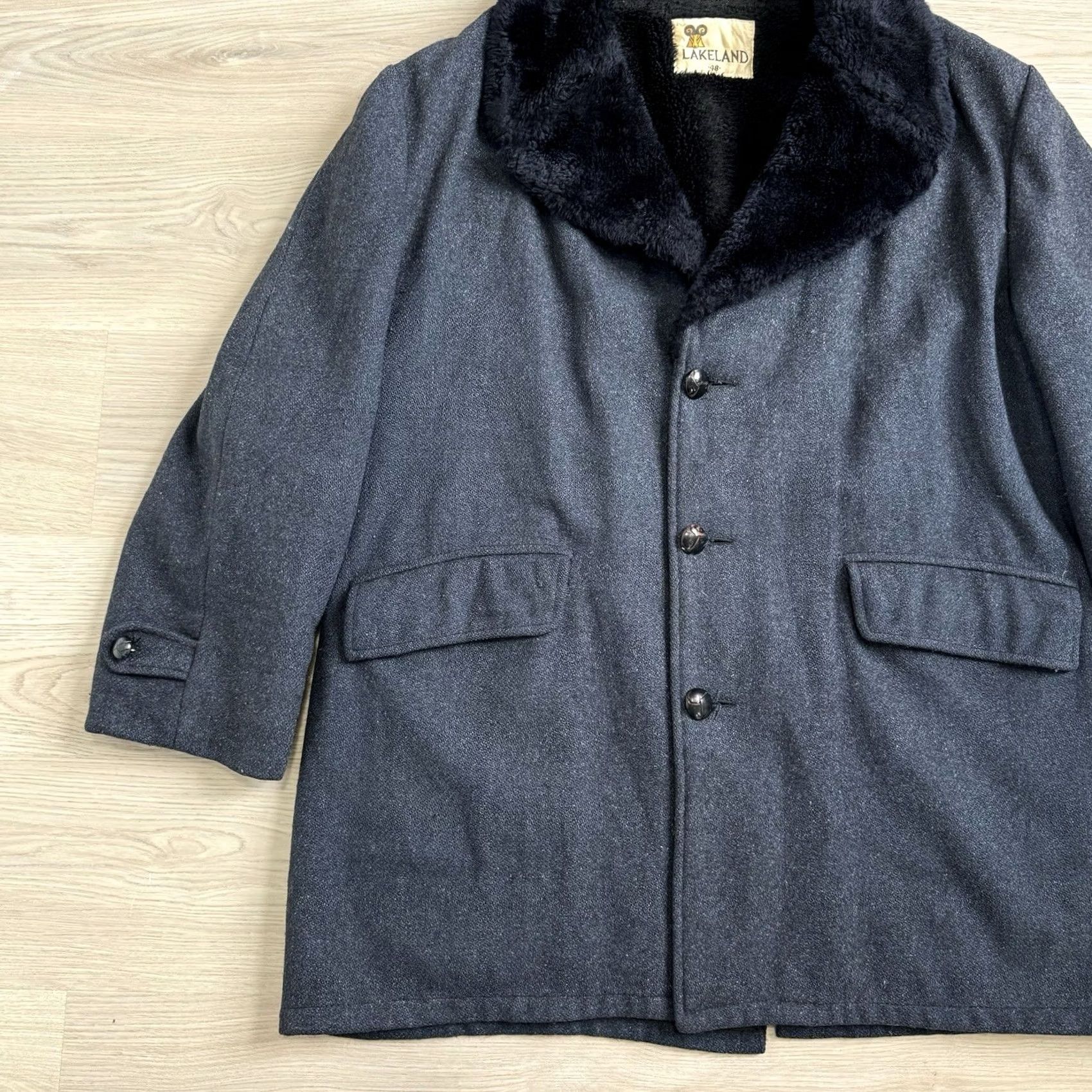 Vintage VINTAGE Lakeland Coat Wool Navy Blue 48 USA Fur Sherpa Lined Car Coat Shawl Collar Mens Size US M / EU 48-50 / 2 - 2 Thumbnail
