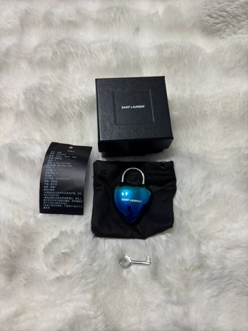 Yves Saint Laurent saint laurent Love gradient padlock 2501-Nextarrow Size ONE SIZE - 1 Thumbnail