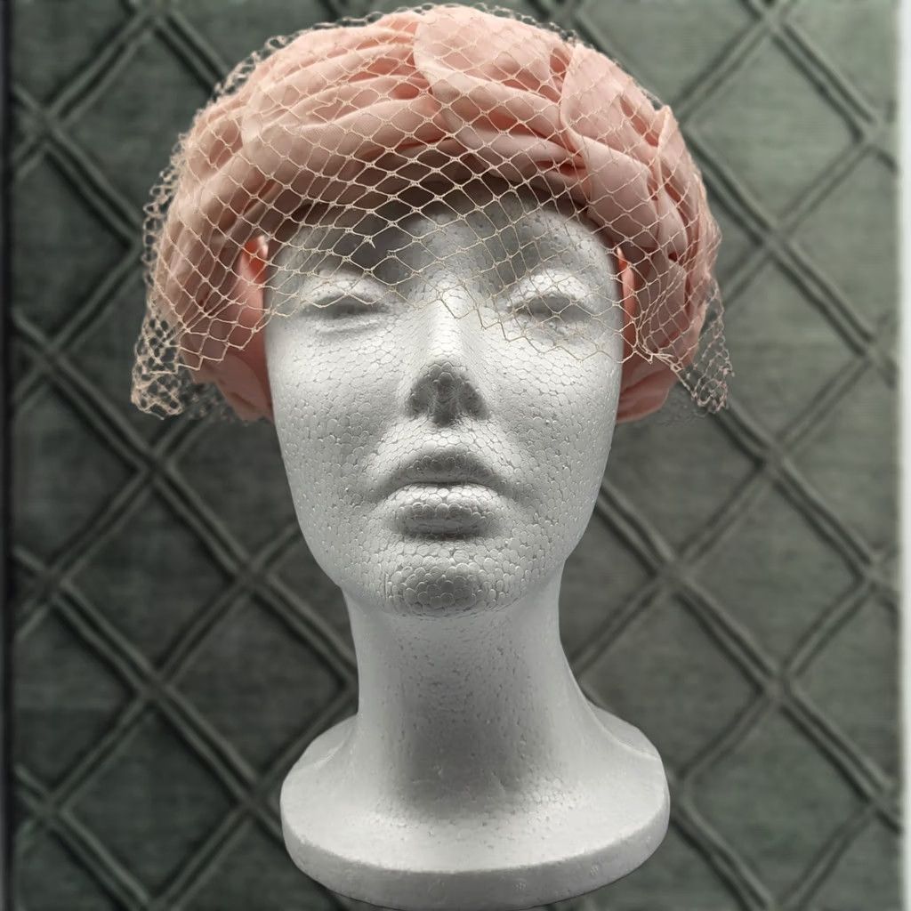 Vintage VINTAGE 1950s Pink Feathered Hat Netting Bow Union Made USA Size ONE SIZE - 1 Thumbnail