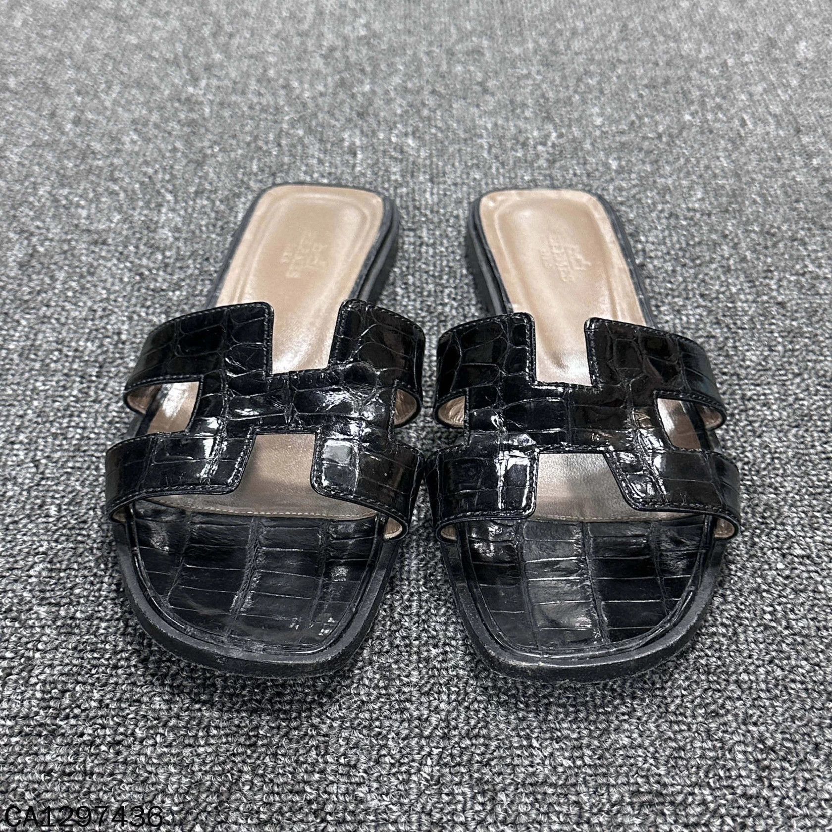 Hermes Hermes Black Crocodile Slippers 9/10 37 Size US 6 / IT 36 - 2 Thumbnail