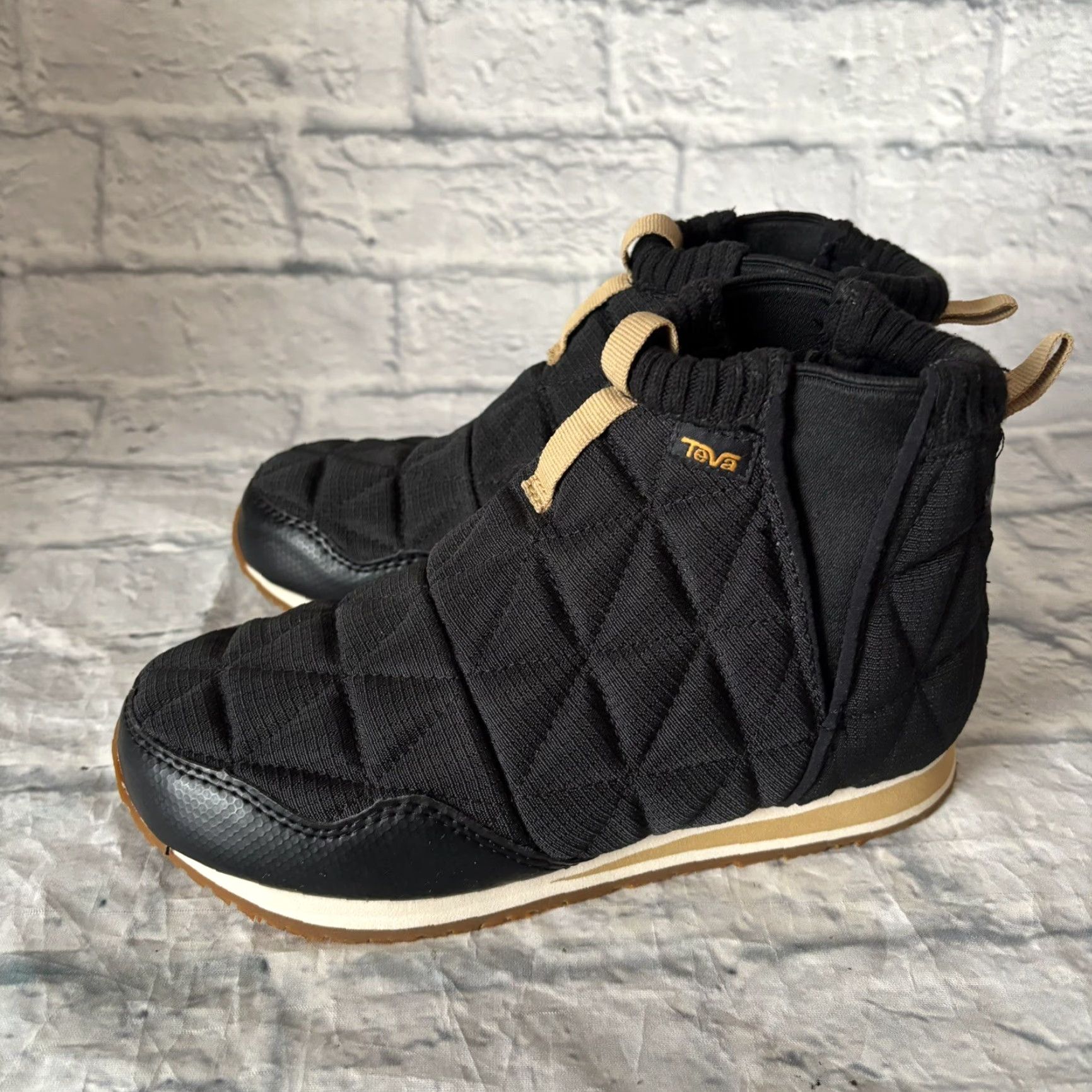 Teva Teva ReEmber Mid Slip On Black Casual Travel Quilted Booties Women’s Sz 6 Boots Size US 6 / IT 36 - 6 Thumbnail