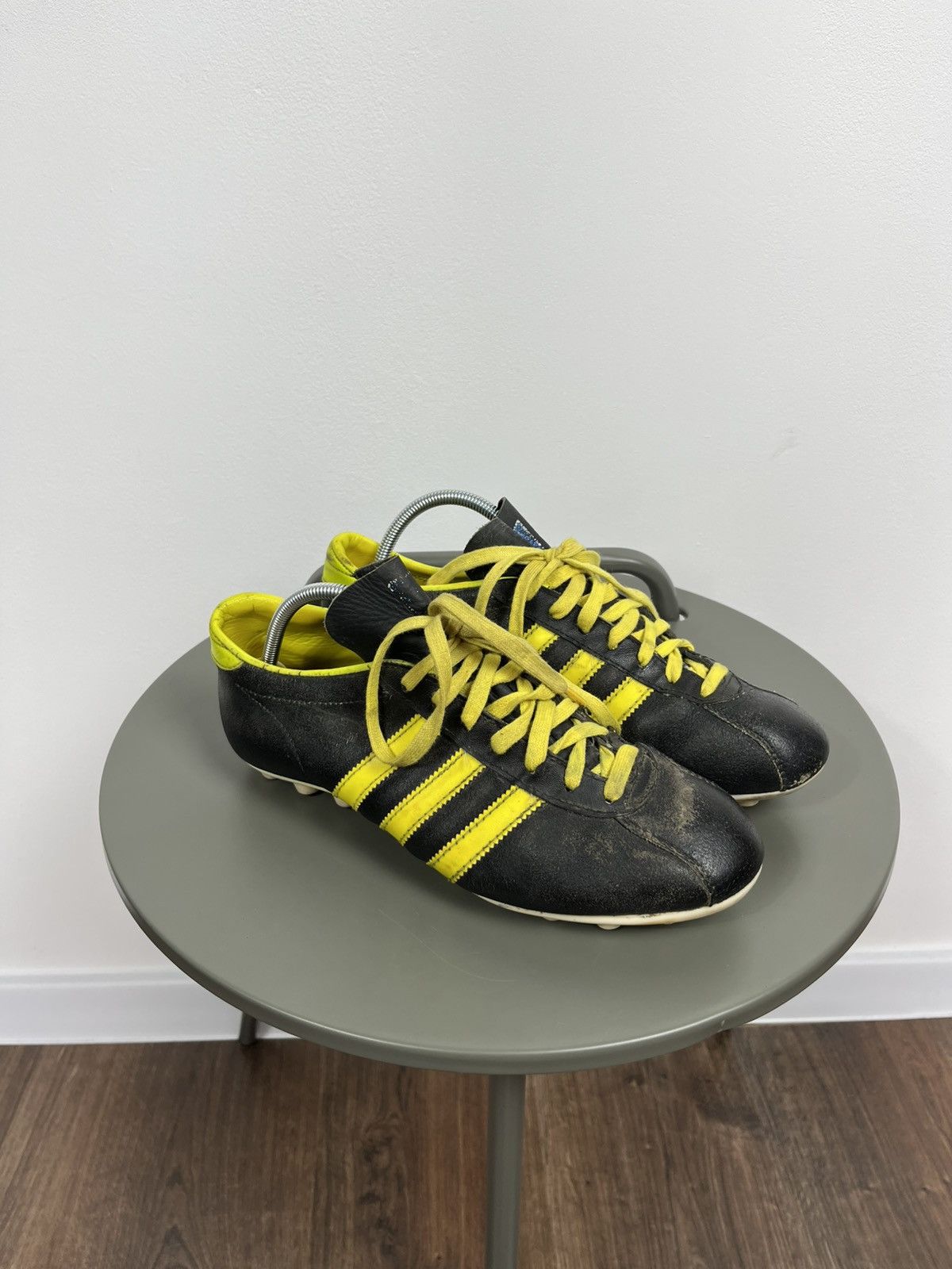 Adidas × Vintage Vintage Adidas Soccer Cleats Size 9 Black Yellow Austria Size US 9 / EU 42 - 1 Thumbnail