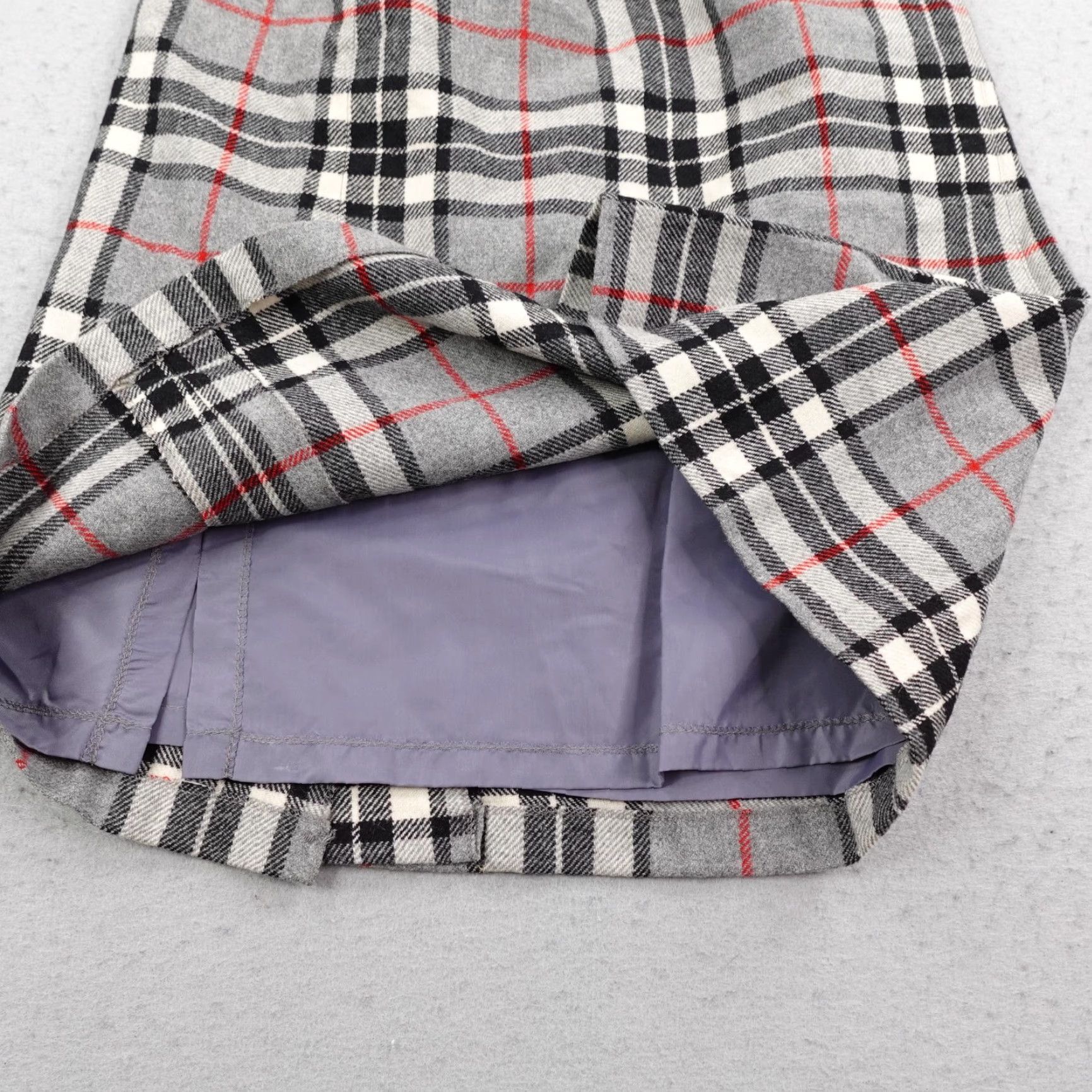 Vintage VINTAGE James Pringle Skirt Women 8 Gray Red Plaid Wool Lined Midi Scotland Pleated Zip Closure Mens/Womens? Size 30" / US 8 / IT 44 - 3 Thumbnail