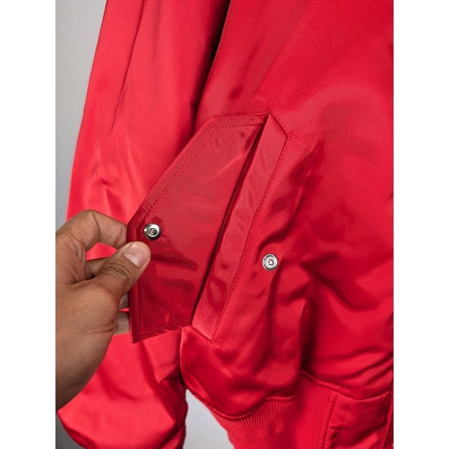 Balenciaga o1rshd1 Oversize Bomber Jacket in Red Size US S / EU 44-46 / 1 - 8 Thumbnail