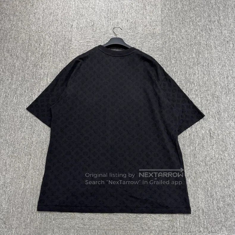 Louis Vuitton Louis Vuitton size 5l Dark embossed print short sleeves Size US M / EU 48-50 / 2 - 5 Thumbnail
