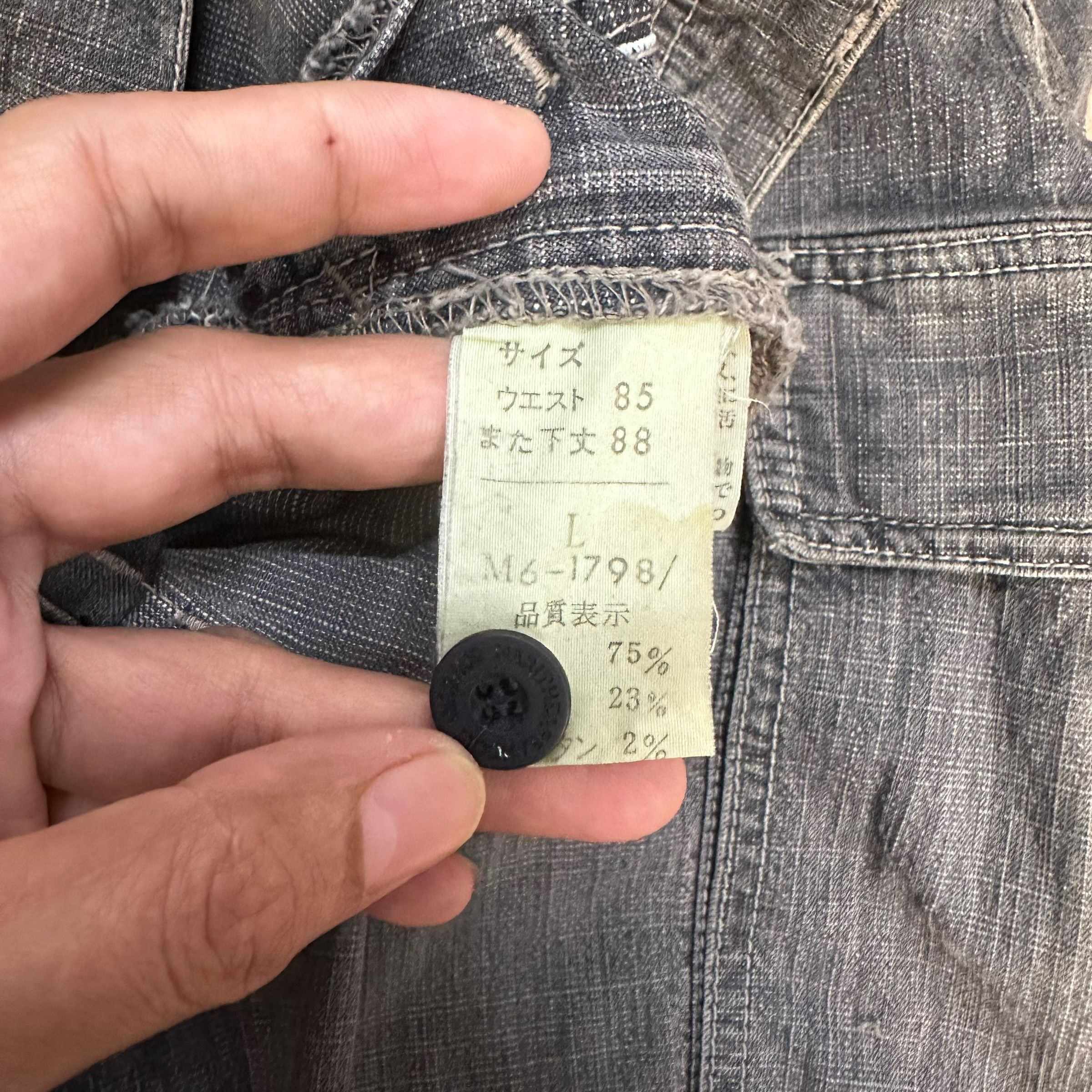 Marithe + Francois Girbaud Marithe Francois Girbaud 6 Pocket Denim Cargo Pant #8217-207 Size US 33 - 7 Thumbnail