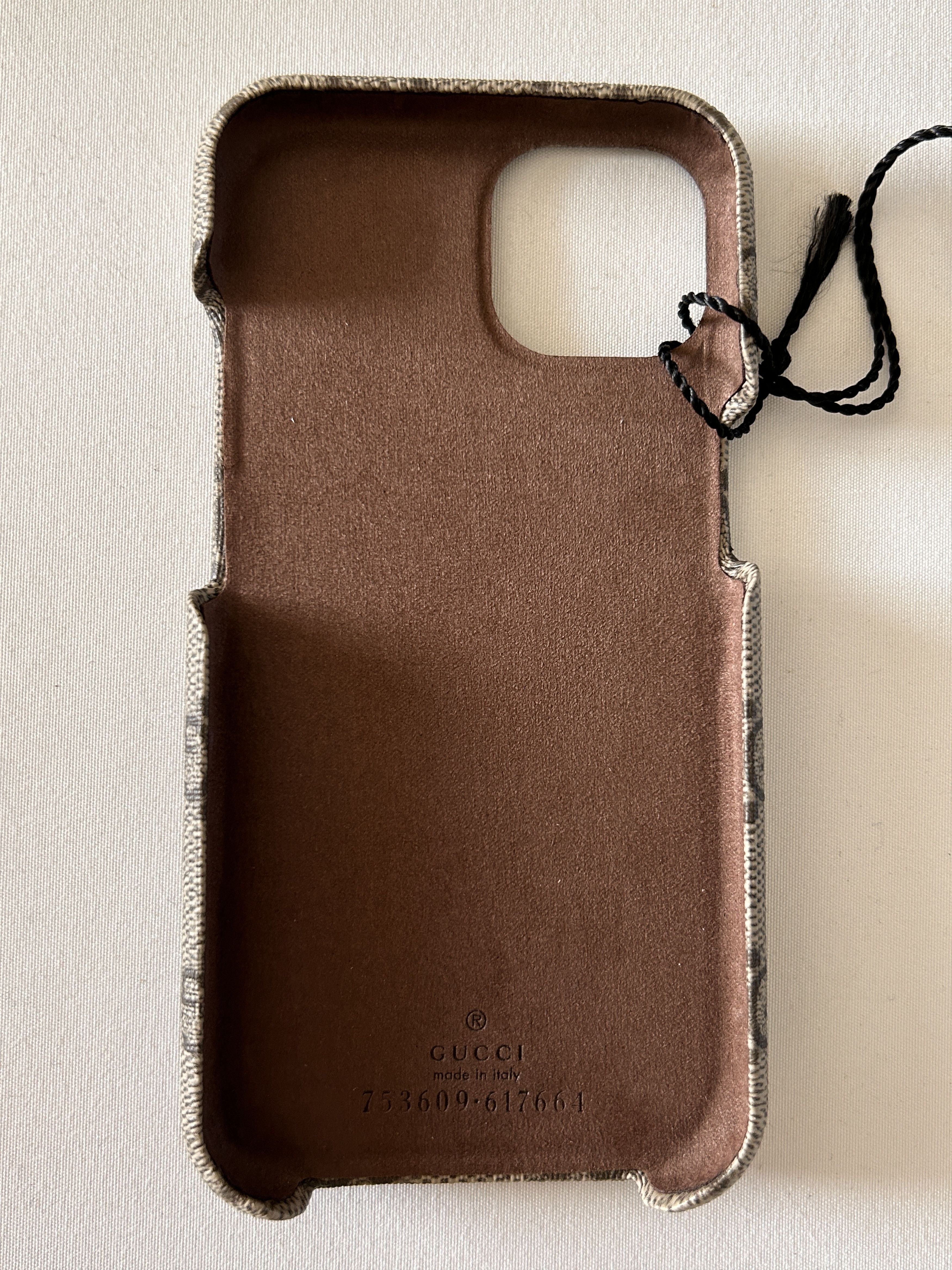 Gucci NWT Gucci GG Supreme PVC iPhone 14 Case Beige 753609 Size ONE SIZE - 2 Thumbnail