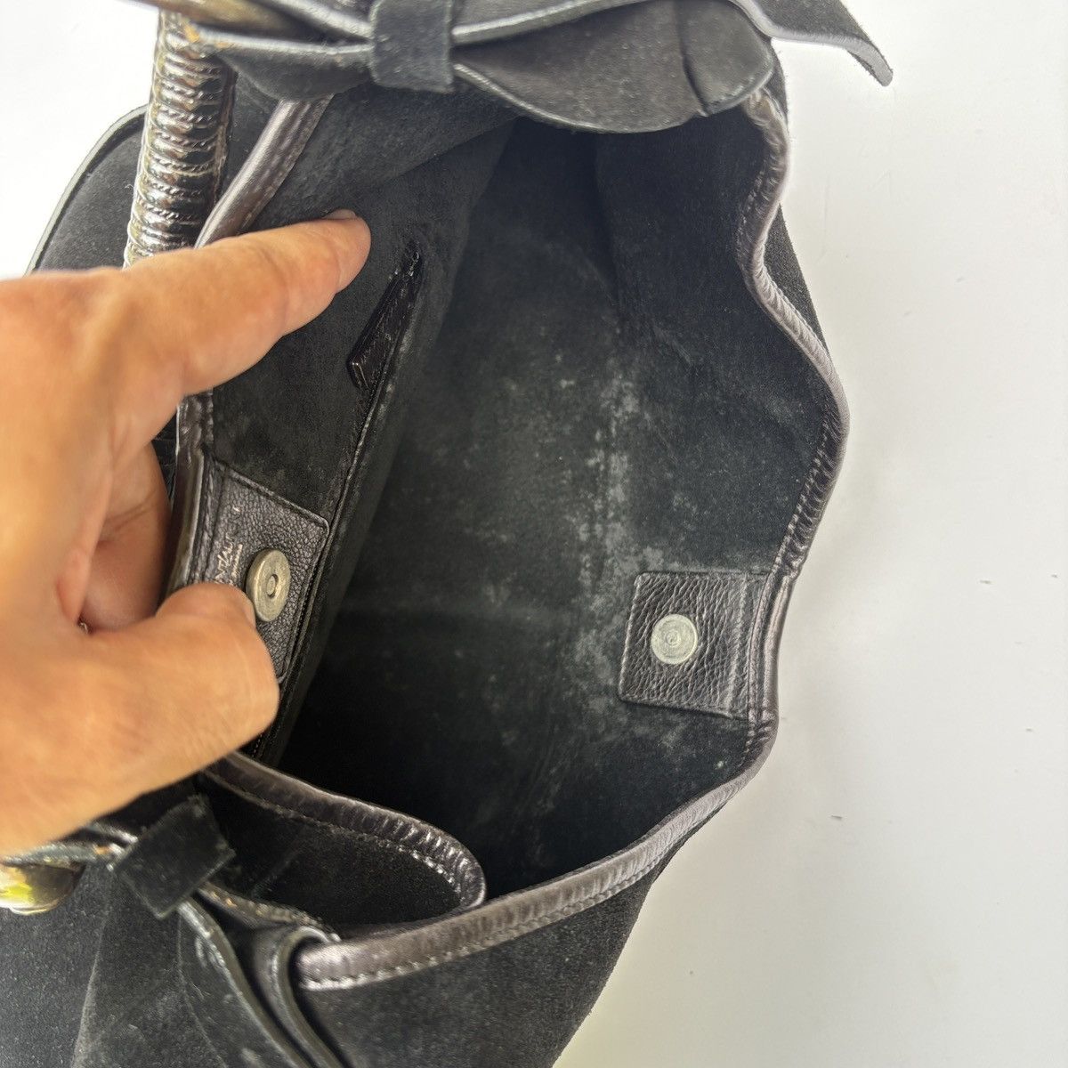 Yves Saint Laurent YVES SAINT LAURENT by Tom Ford Suede MOMBASA HOBO BAG Size ONE SIZE - 14 Thumbnail