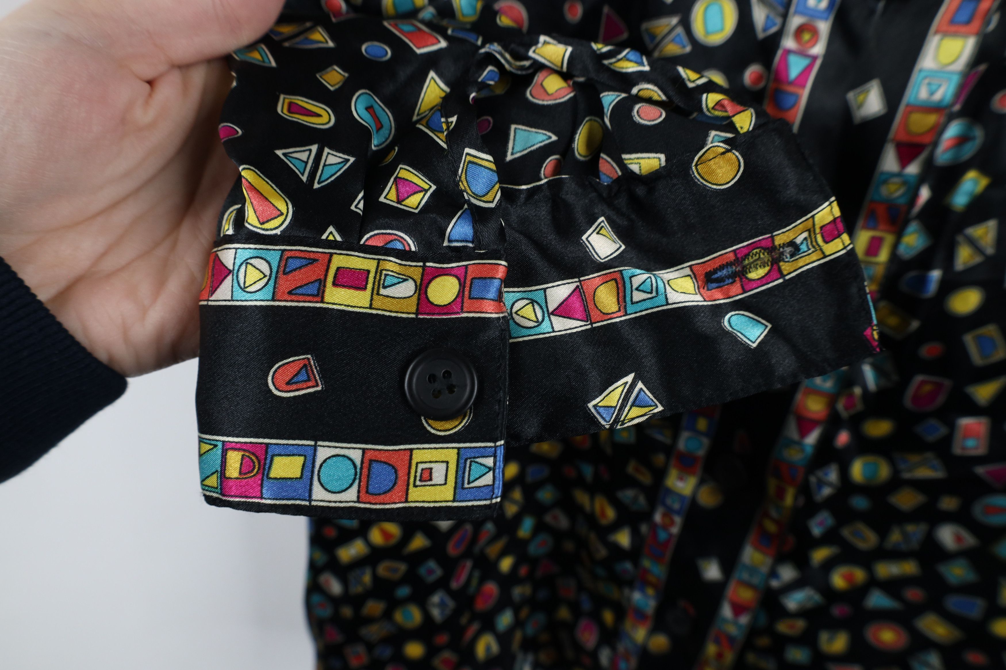 Vintage Vintage 90s Streetwear Geometric Polyester Button Shirt Size M / US 6-8 / IT 42-44 - 4 Thumbnail