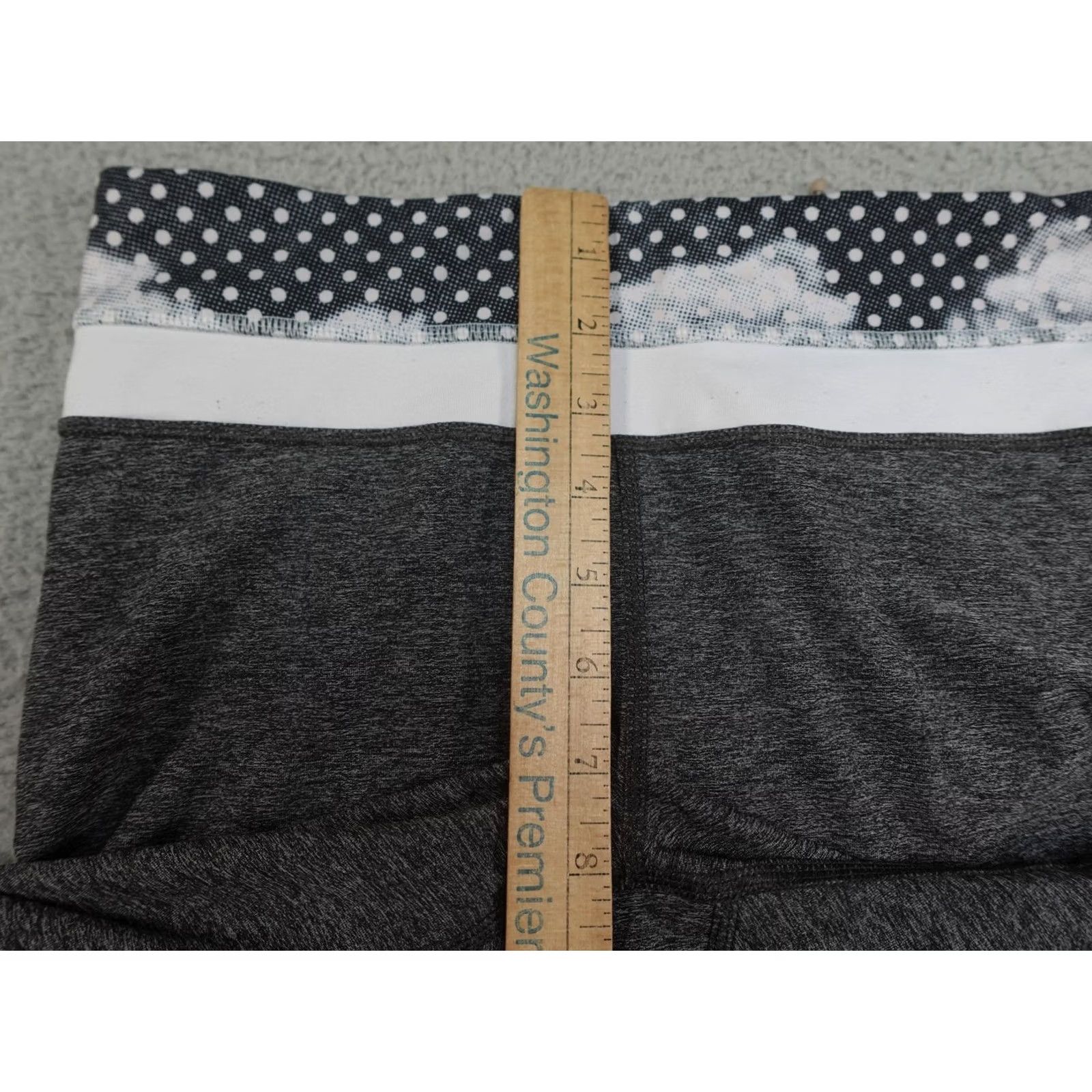Lululemon Lululemon Pants Womens 6 Gray Crop Leggings Polka Dot Waist Back Zip Pocket Capri Yoga Running Gym & Training Womens 6 Gray Size 28" / US 6 / IT 42 - 5 Thumbnail