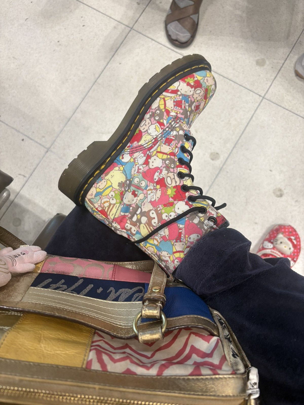 Dr. Martens Dr Martens x Hello kitty limited edition boots Size US 7 / IT 37 - 2 Thumbnail