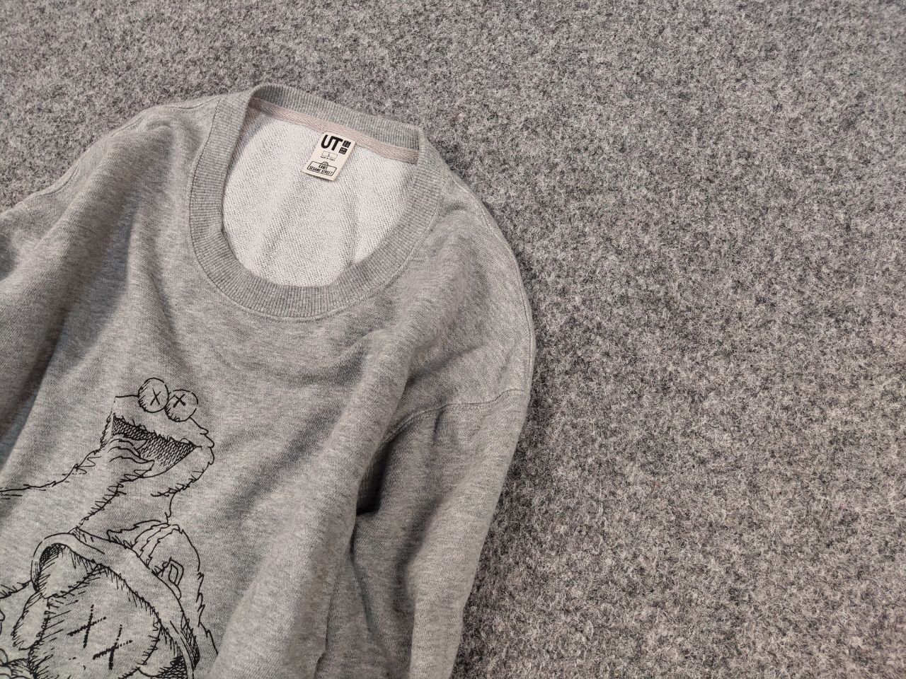 Kaws × Uniqlo Uniqlo x Kaws Sesame Street Logo Gray Crew Chek Sweatshirt Size US L / EU 52-54 / 3 - 4 Thumbnail
