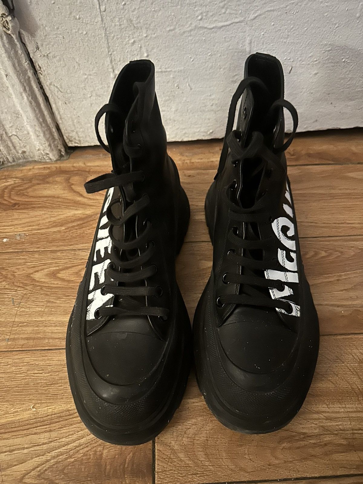 Alexander McQueen Alexander McQueen Tread Slick Boot Leather Graffiti Black Size US 10 / EU 43 - 2 Thumbnail