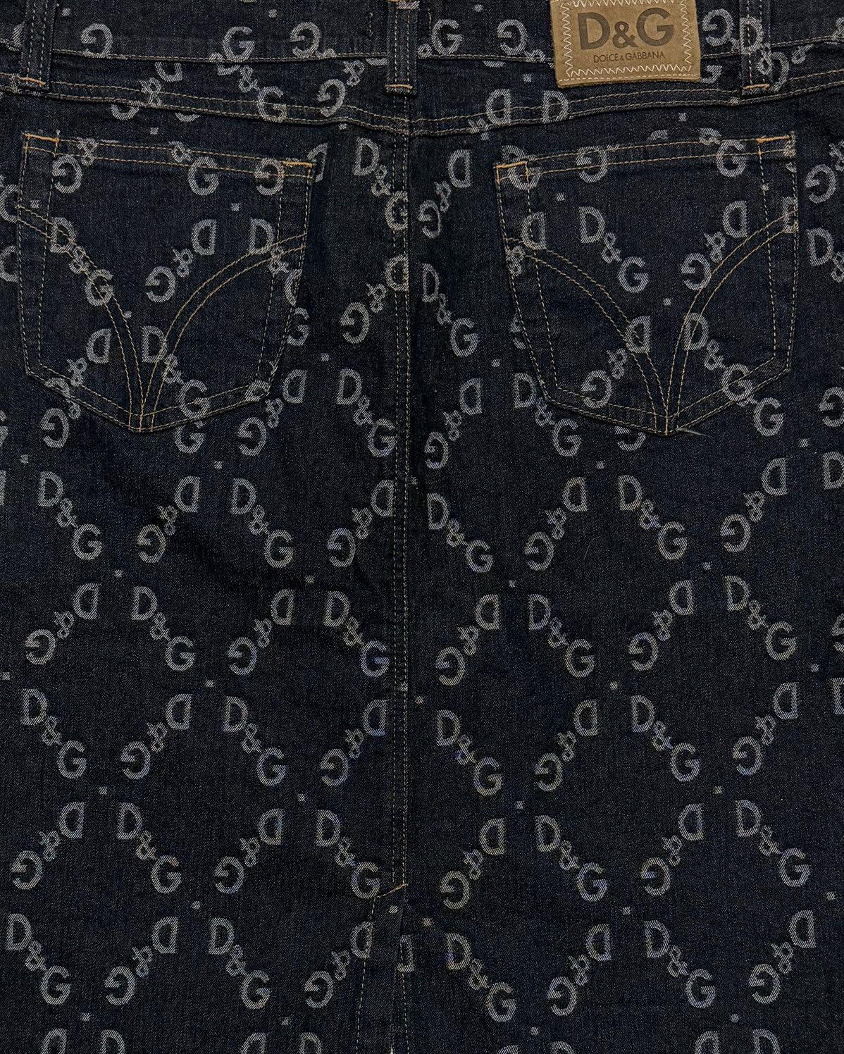 Dolce & Gabbana D&G Fall Winter 2002 All-Over Logo Stretch Denim Midi Skirt Size 32" / US 10 / IT 46 - 4 Thumbnail