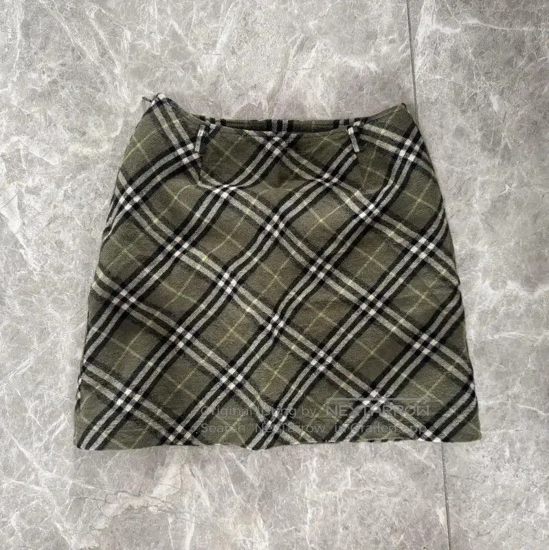 Burberry Burberry Green Wool Mini Skirt Size S. Size 23" - 1 Thumbnail