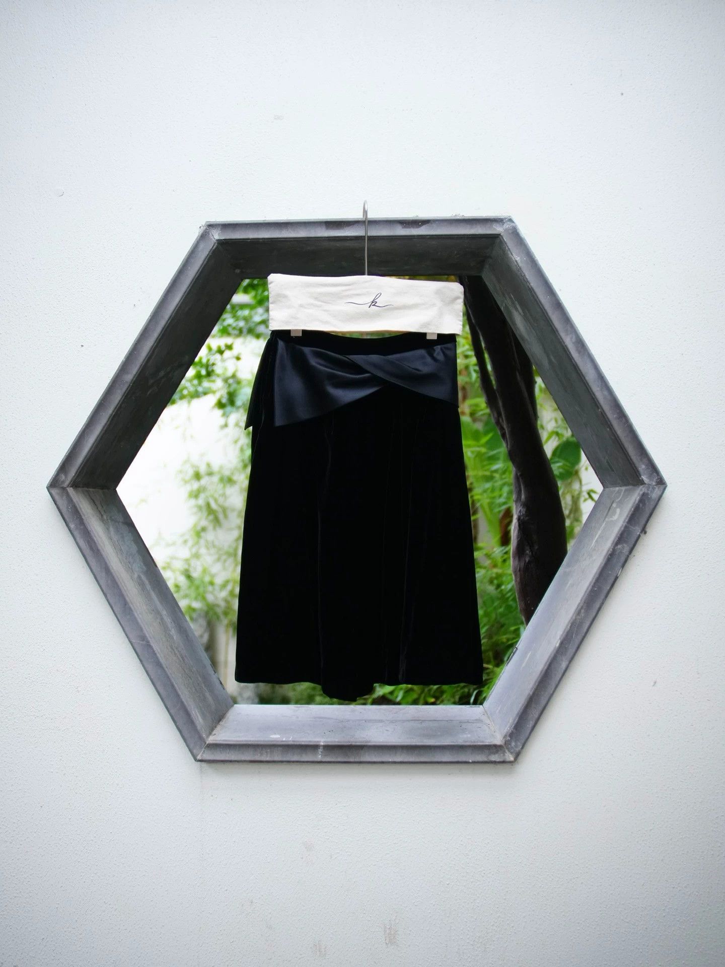 John Galliano John Galliano Velvet Satin Skirt Italy Fr36/S Size 26" / US 2 / IT 38 - 1 Thumbnail
