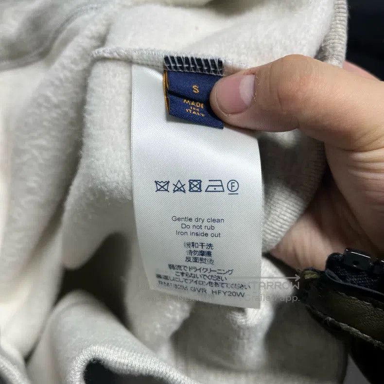 Louis Vuitton Louis Vuitton Embroidered inverted logo sweatshirt Size US S / EU 44-46 / 1 - 4 Thumbnail