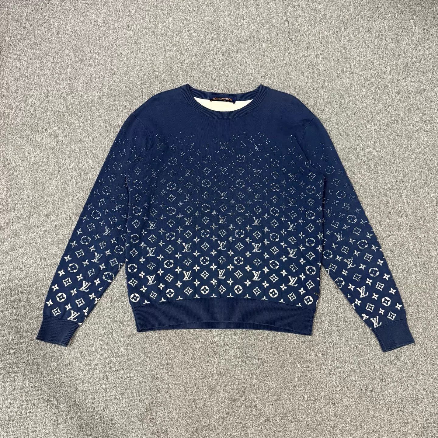 Louis Vuitton LV sweatshirt navy gradient hem full print M 99 new Size US M / EU 48-50 / 2 - 1 Thumbnail