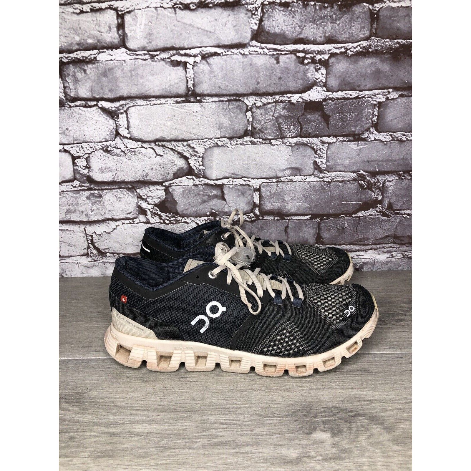 On On Cloud Black White Comfort Gym Lace Up Running Shoes Women Size US 8.5 / IT 38.5 - 19 Thumbnail