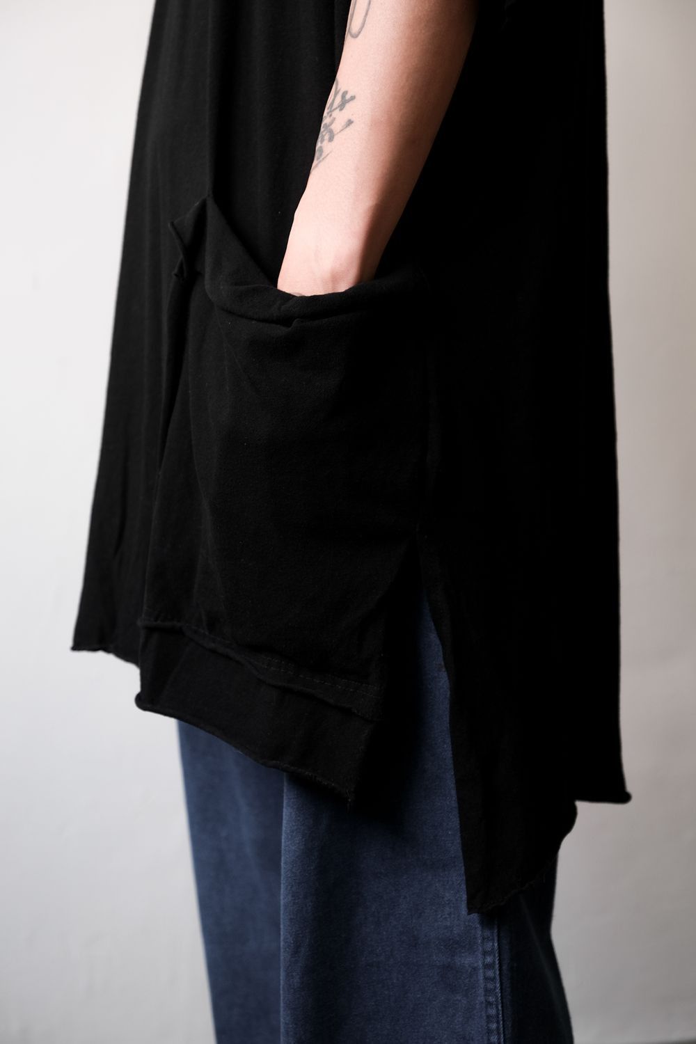 Yohji Yamamoto Yohji Yamamoto ULTIMA COTTON T-SHIRT WITH LARGE SIDE POCKET Size US L / EU 52-54 / 3 - 3 Thumbnail