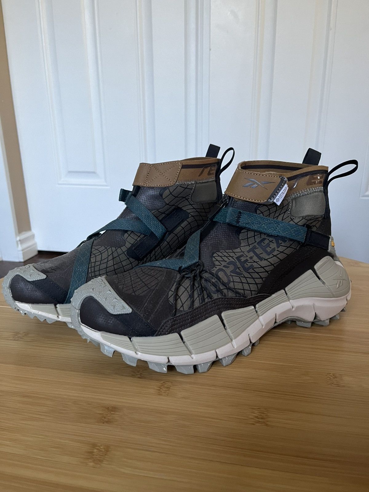 Reebok Gorpcore Reebok Zig Kinetica II Edge Gore Tex Size US 10 / EU 43 - 1 Thumbnail