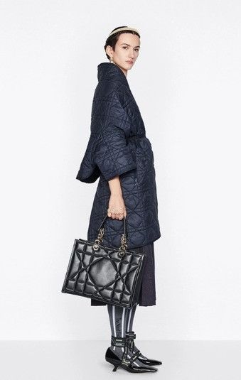 Dior o1w1db11024 Size: OS / Medium Essential Tote Bag in Black Size ONE SIZE - 6 Thumbnail