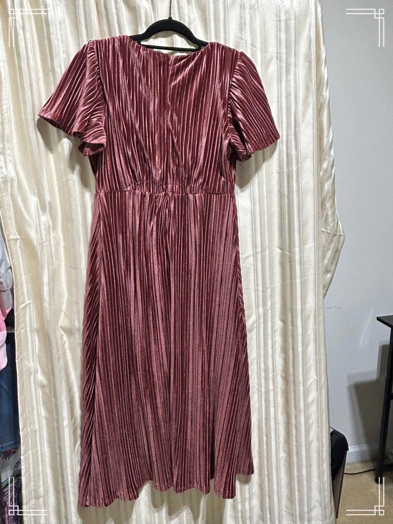 Designer Briggs Velvet Pleated Midi Dress in Dusty Rose, M | Grailed