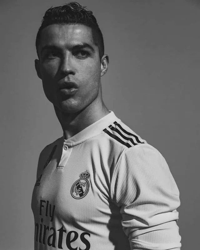 Vintage REAL MADRID ADIDAS 2018/2019 FOOTBALL HOME JERSEY #7 RONALDO Size US L / EU 52-54 / 3 - 13 Thumbnail